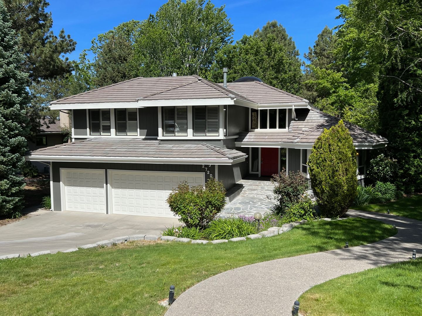Gorgeous Lakeridge Shores Home Available Now – photo 1