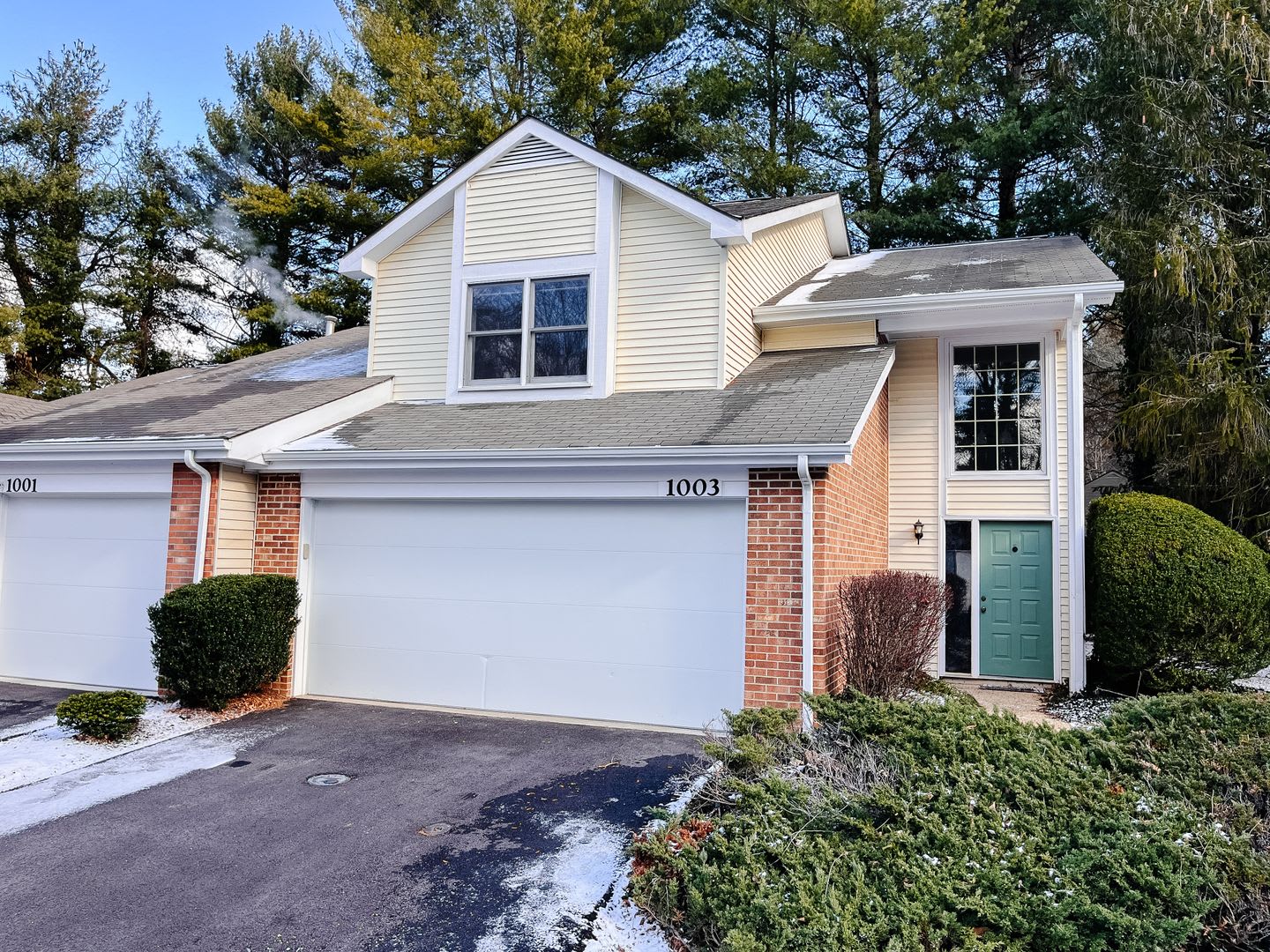 Updated and Conveniently Located 3 Bedroom 2.5 Bath Townhouse – photo 1