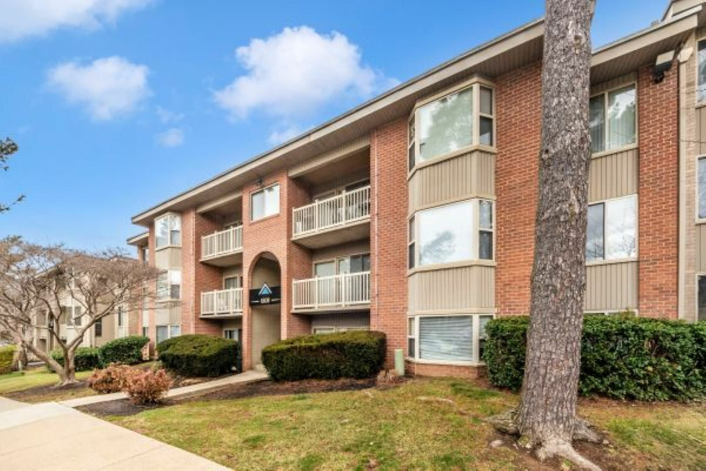 Arden Pointe Apartments – photo 1