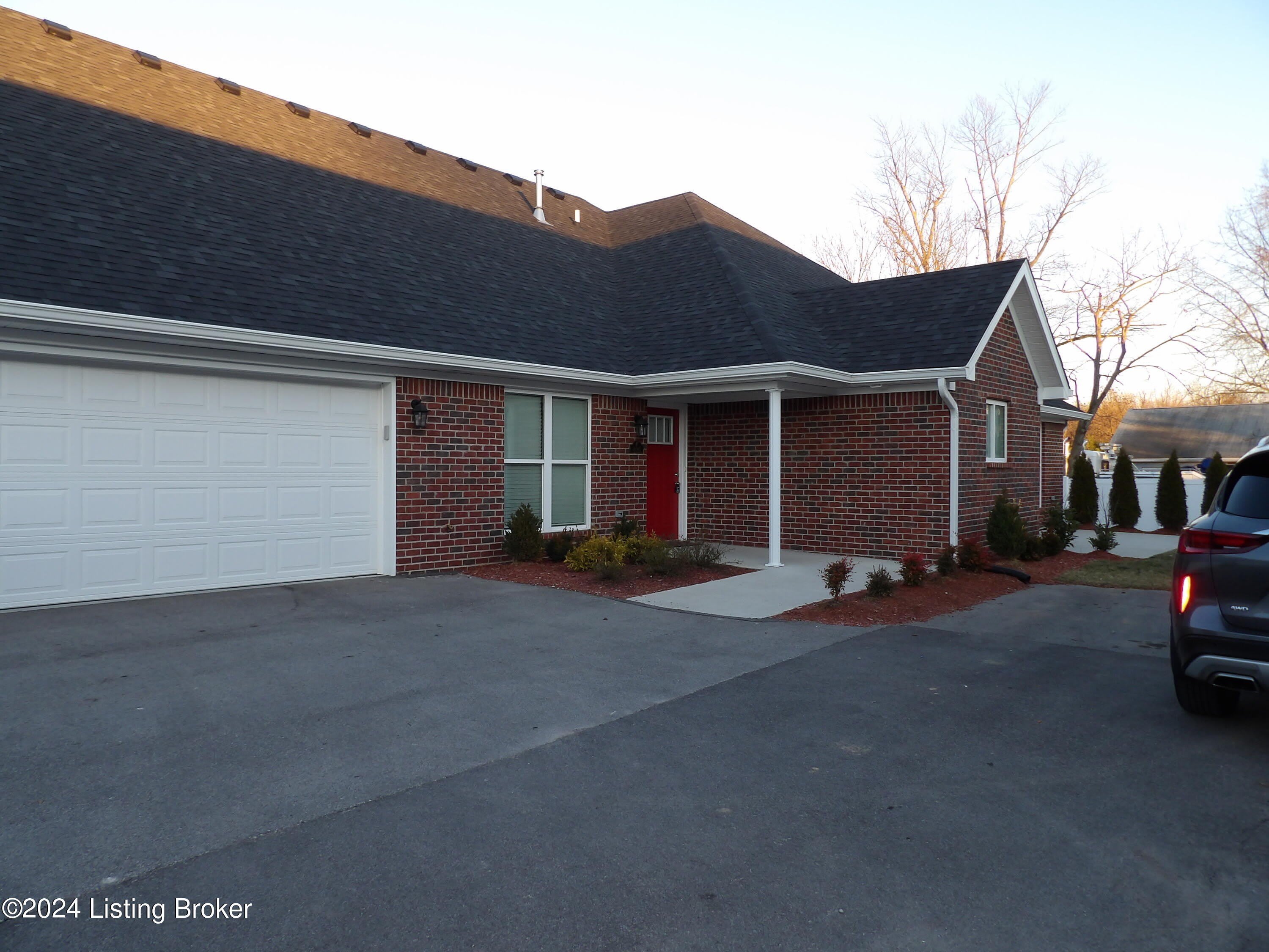 406 Eagle Pointe Dr – photo 1 of 5