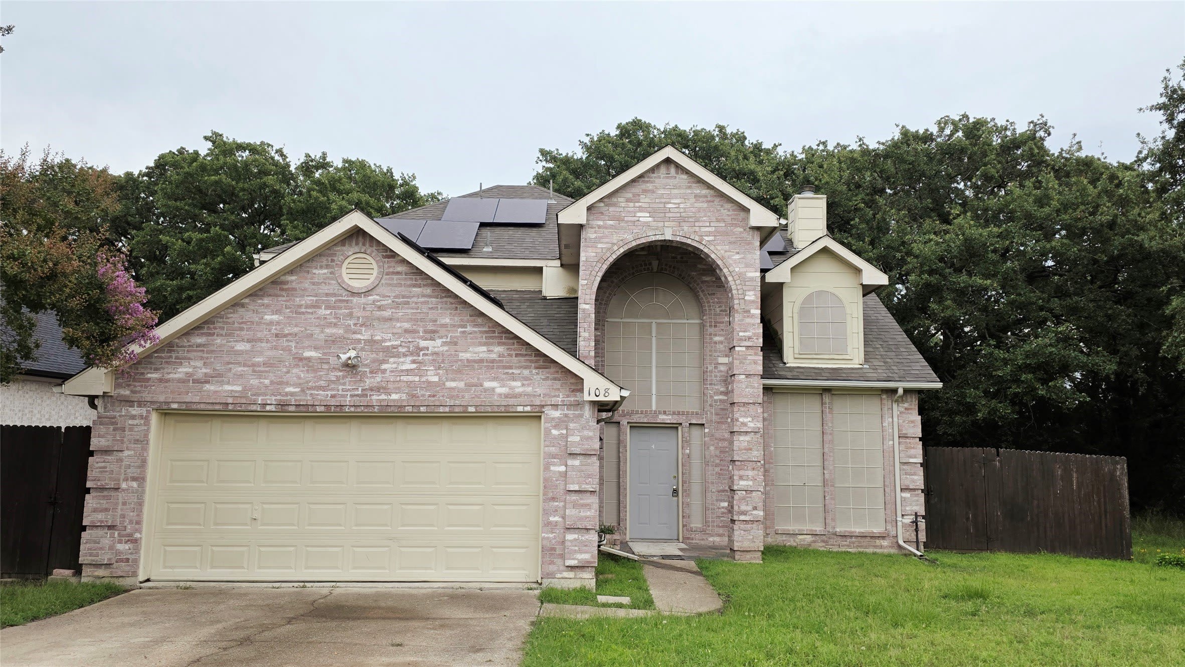 108 Indian Oaks Trail – photo 1 of 22