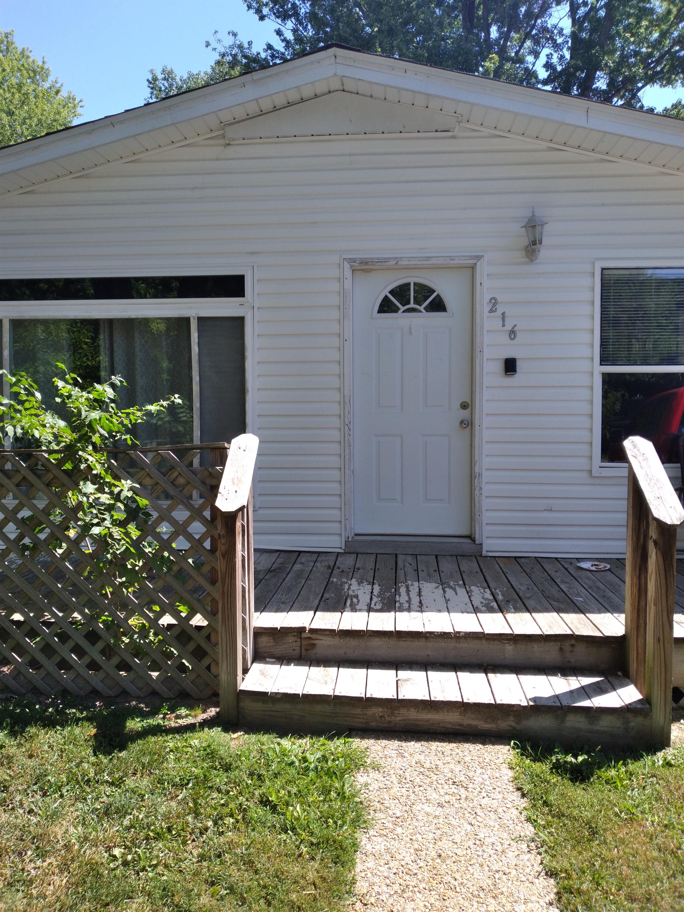 216 South Pecan Street – photo 1 of 33