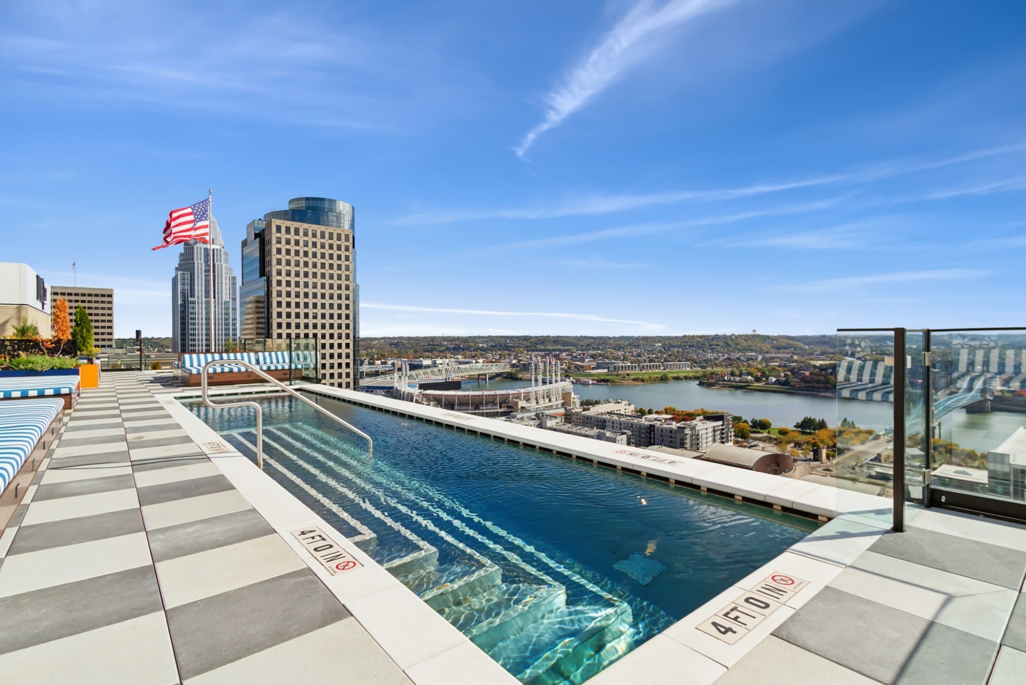 Sky Central Apartments – photo 1