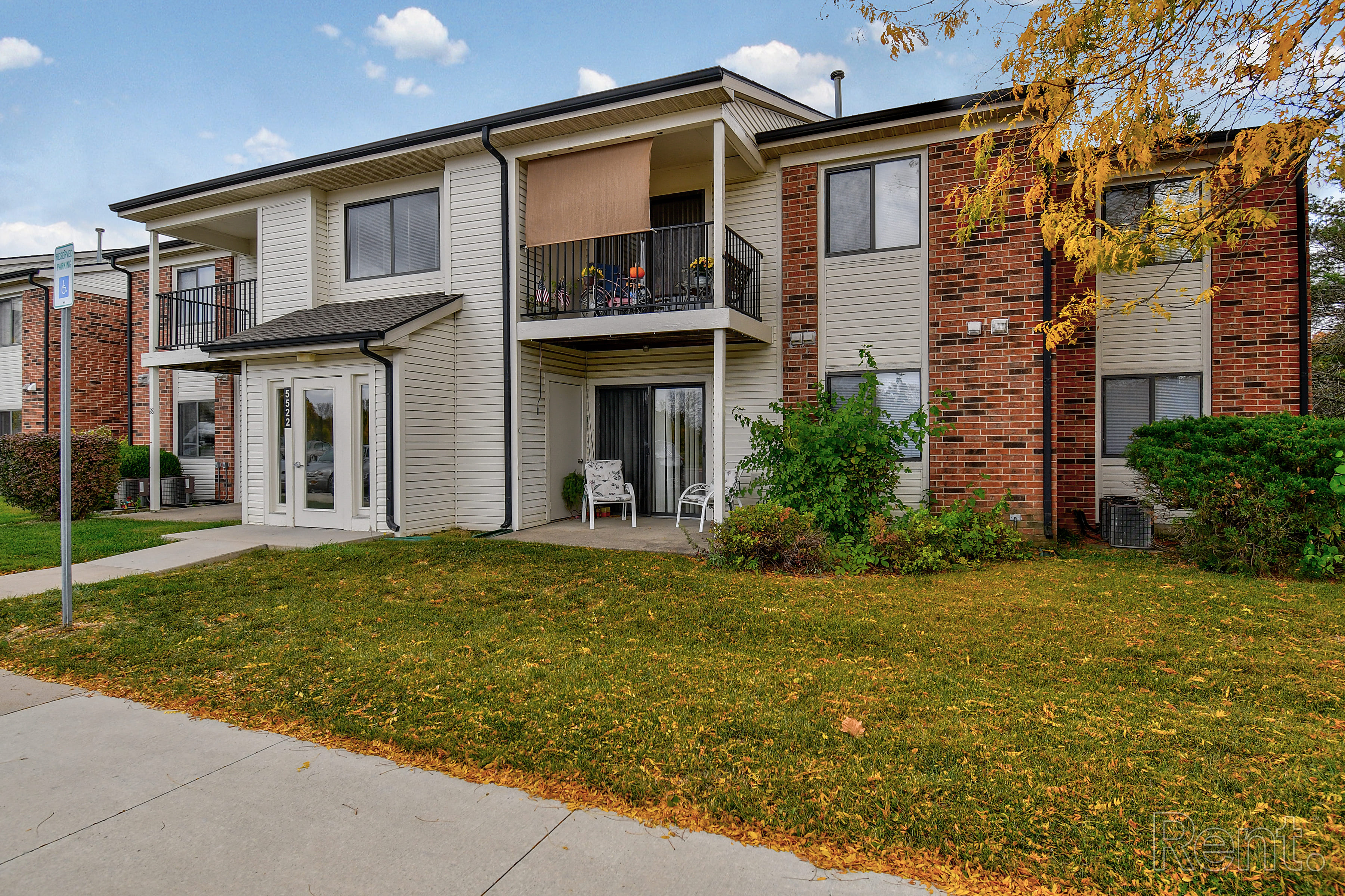 Hickory Knoll Apartments – photo 1 of 34