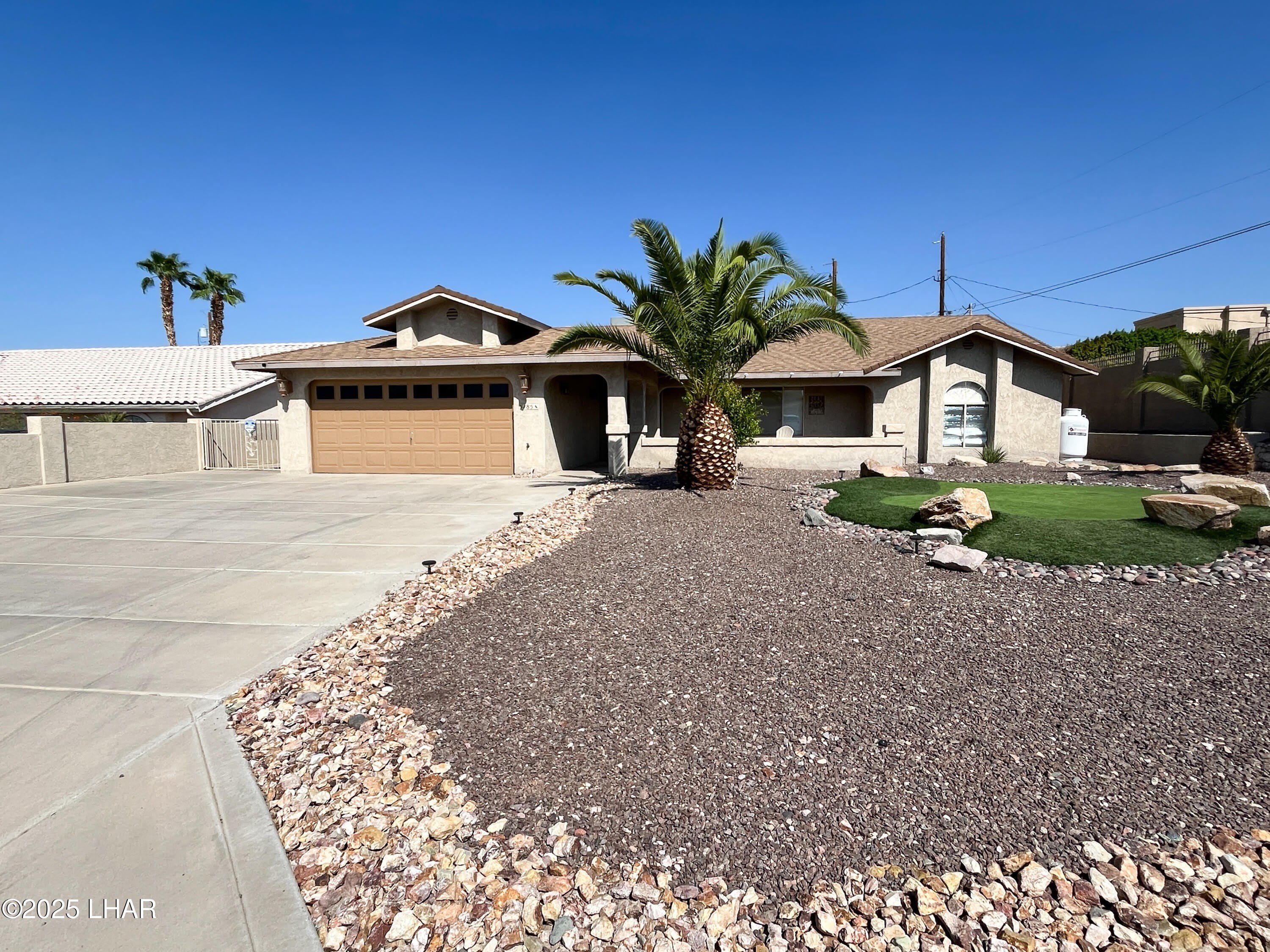 3185 Newport Dr – photo 1