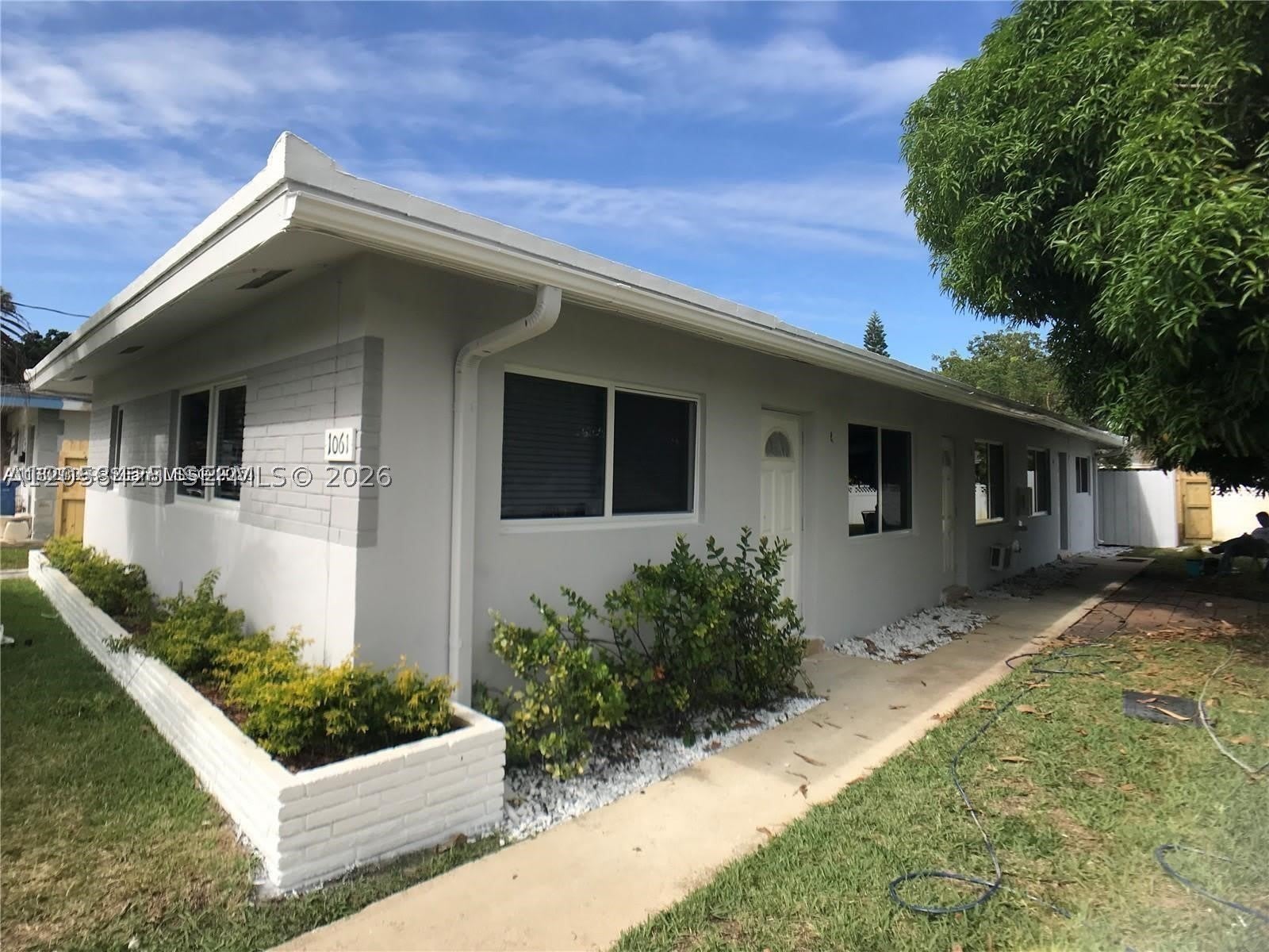 1061 NE 34th – photo 1 of 17