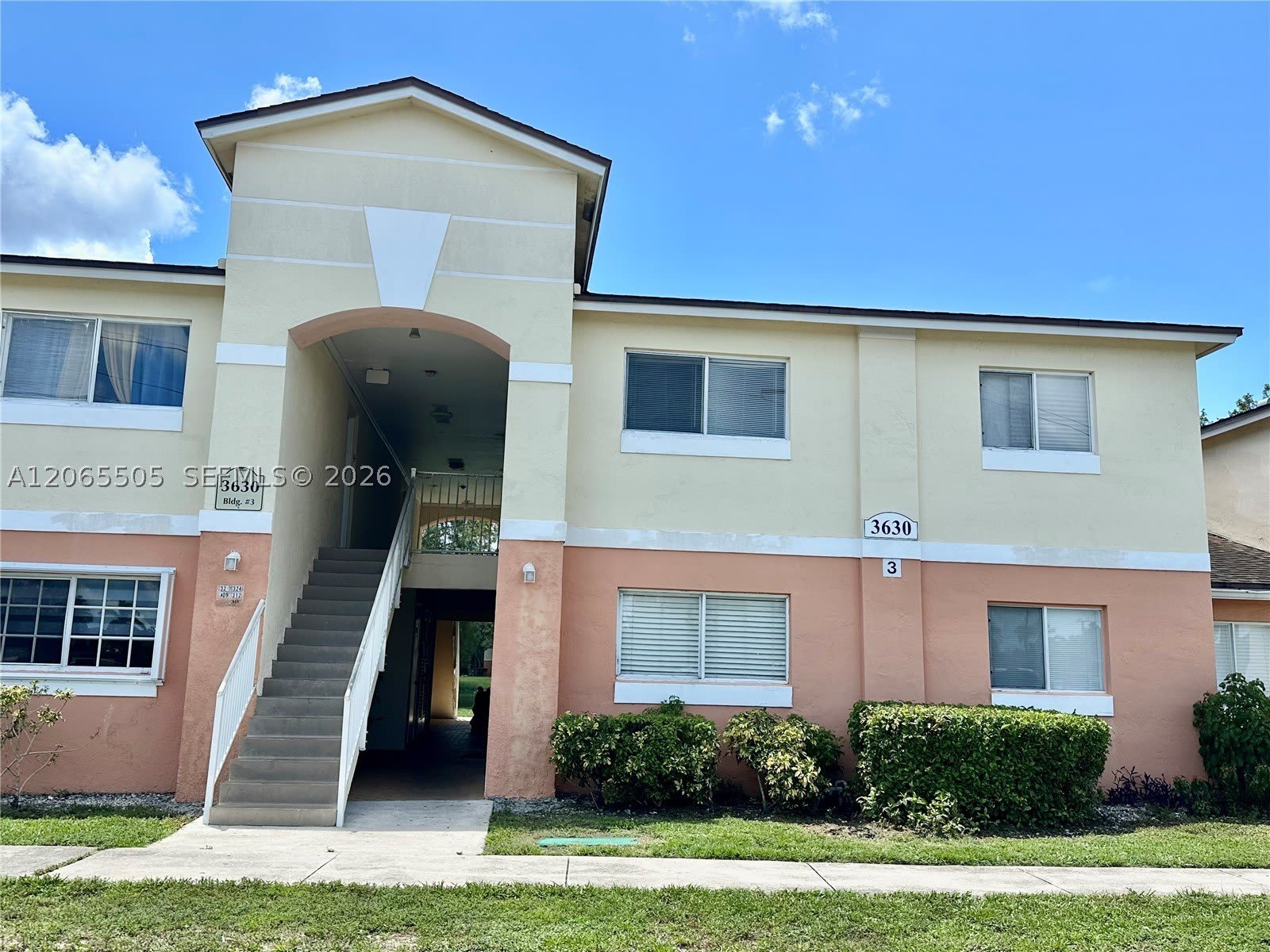 3630 N 56Th Ave – photo 1