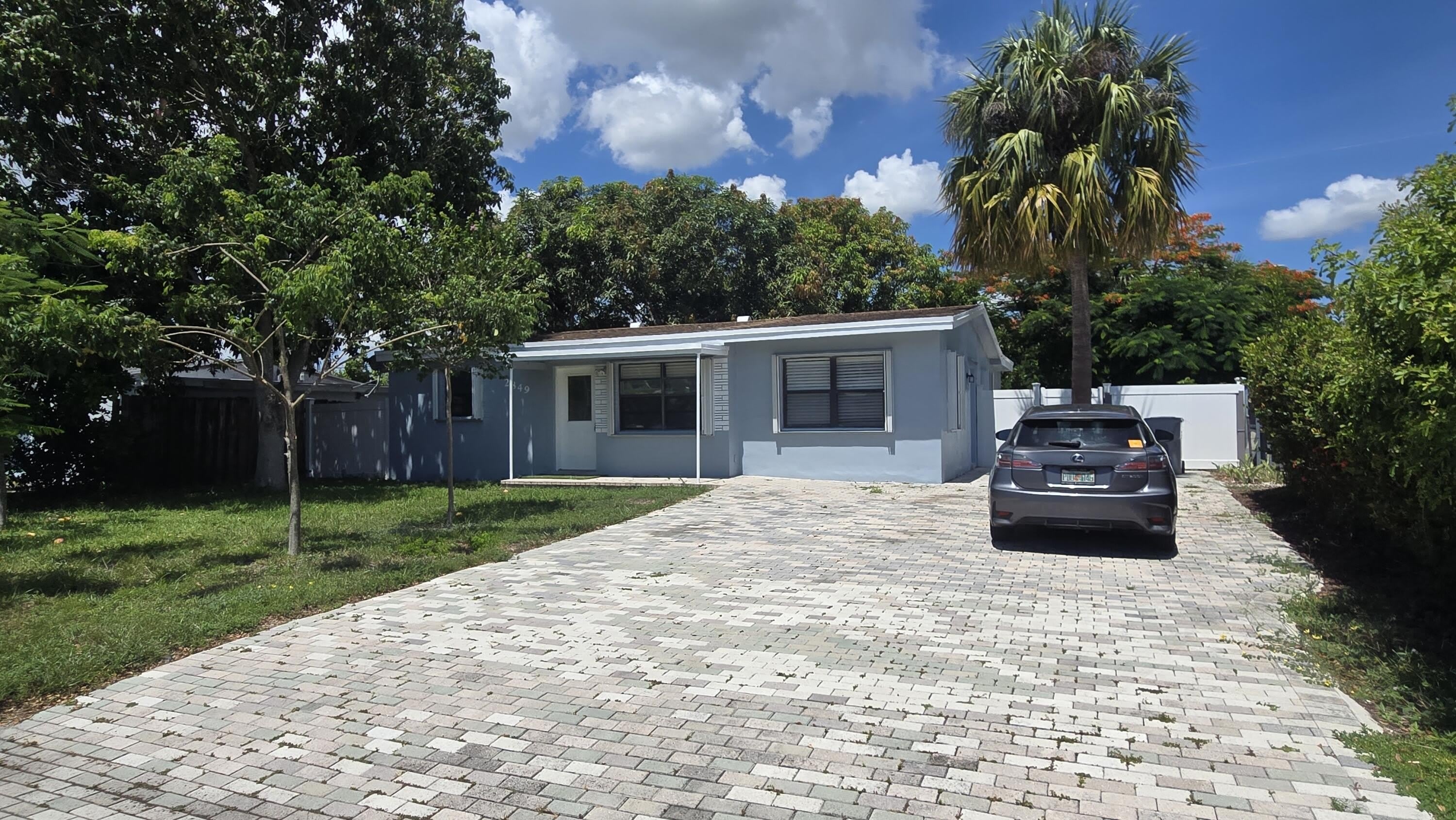 2849 NE 13th Avenue – photo 1
