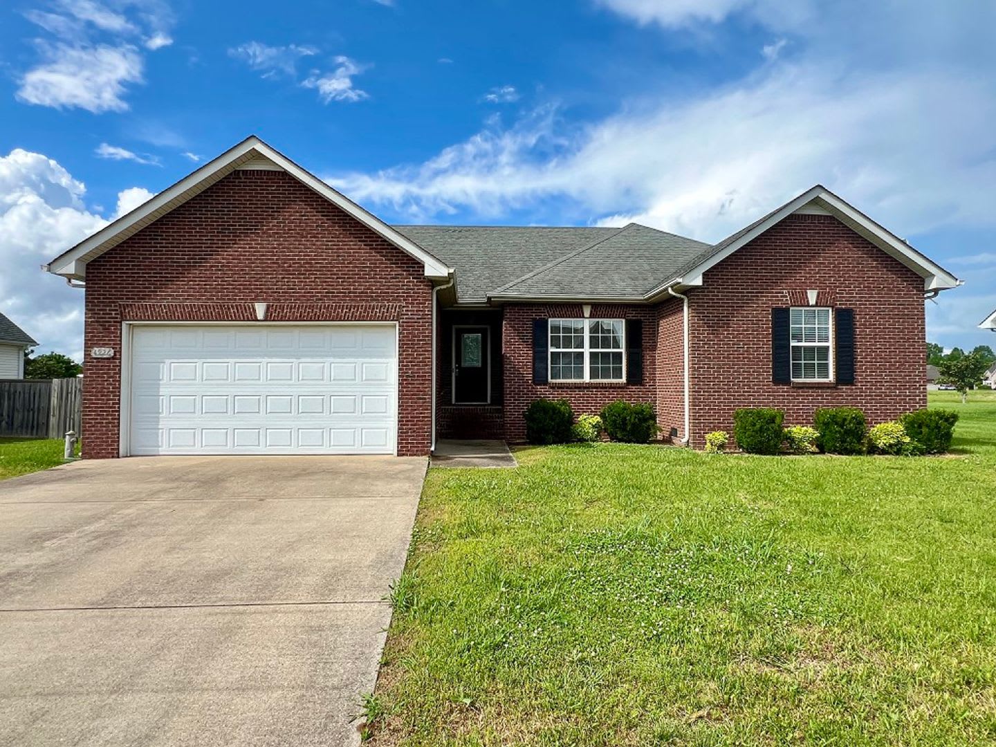 3 BR 2.5 Home+ Lrg Bonus, *Fenced Backyard* Blackman Area – photo 1