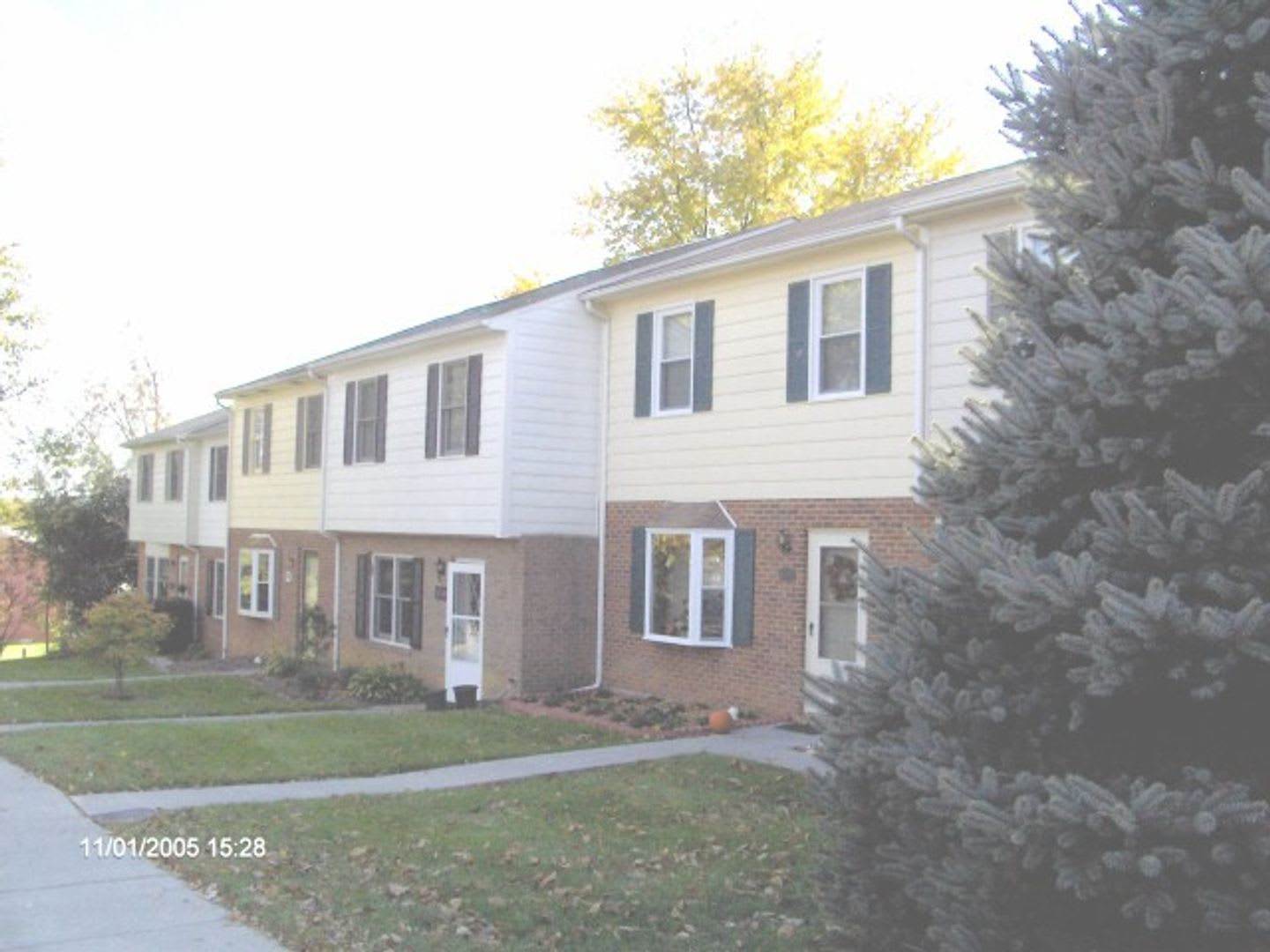 3 Bedroom 2.5 Half Bath Townhouse – photo 1