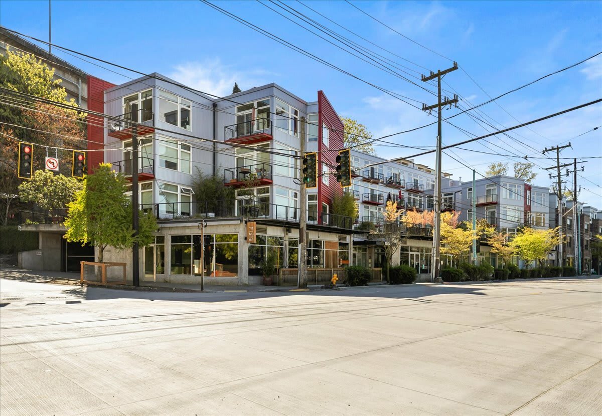 2960 Eastlake Avenue East – photo 1