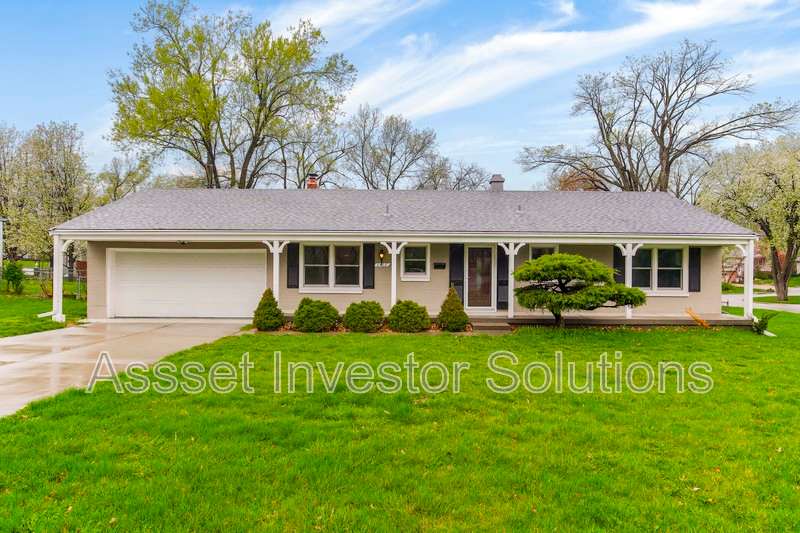 8400 State Line Rd – photo 1 of 36