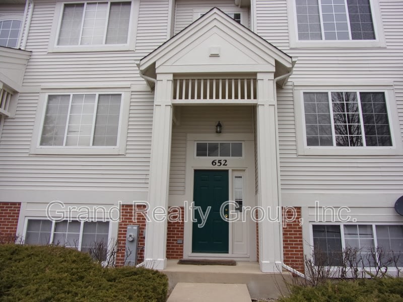 652 South Rosehall Lane – photo 1 of 19