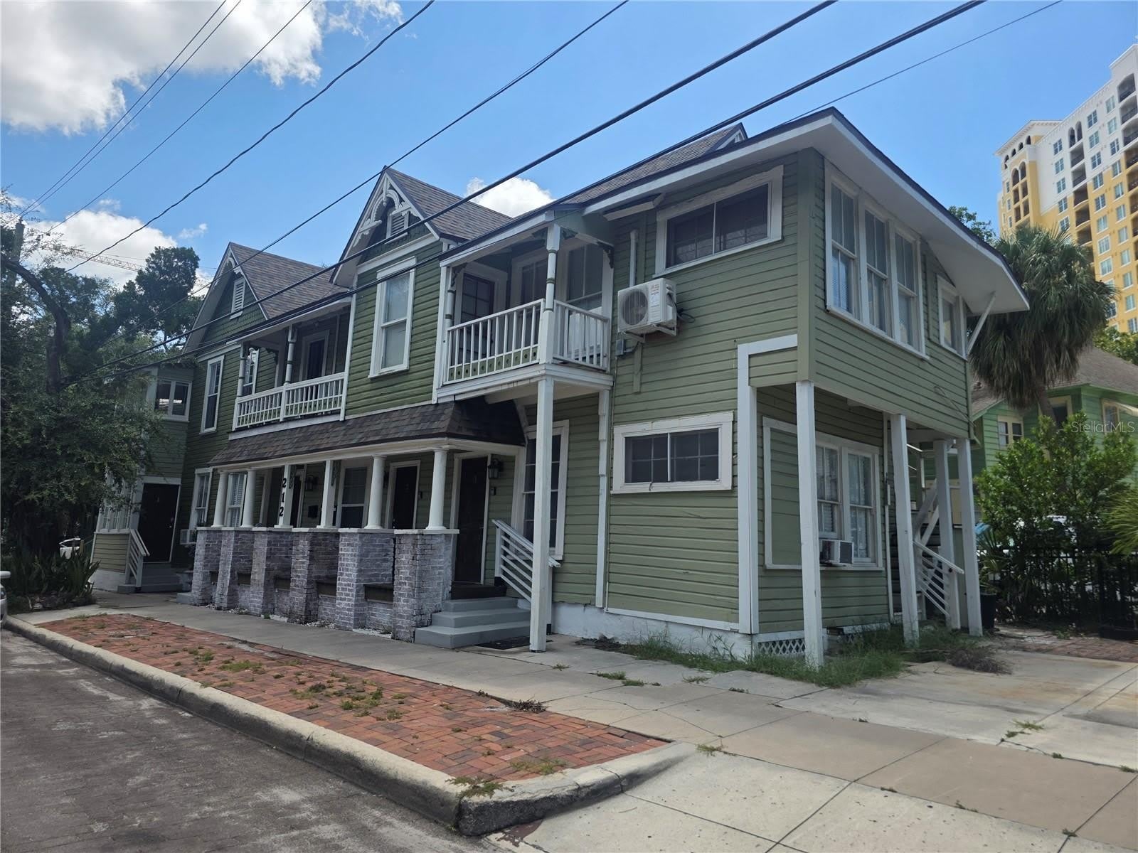 212 W Beach Place – photo 1