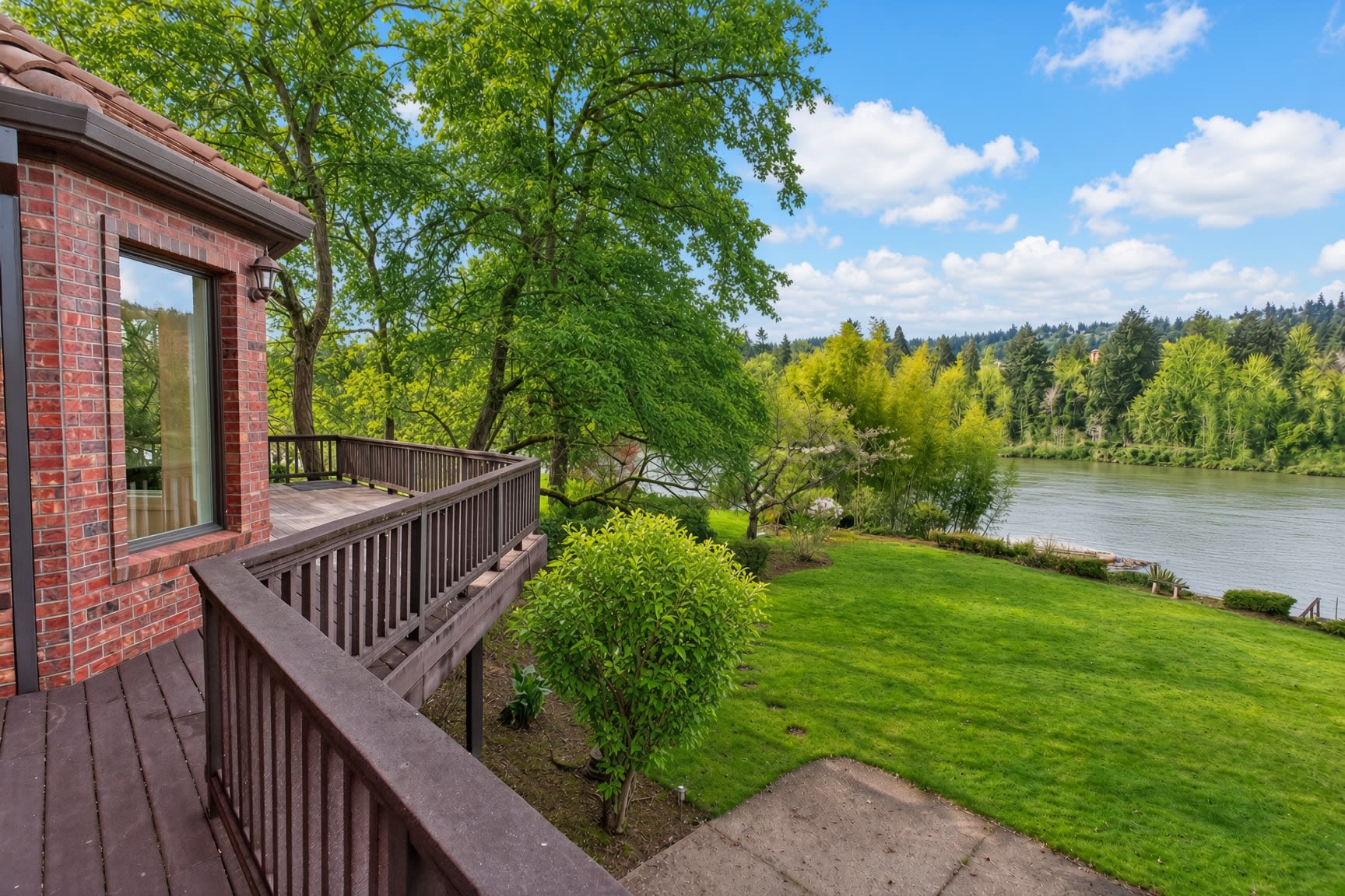 1645 Se Oak Shore Ln – photo 1 of 30