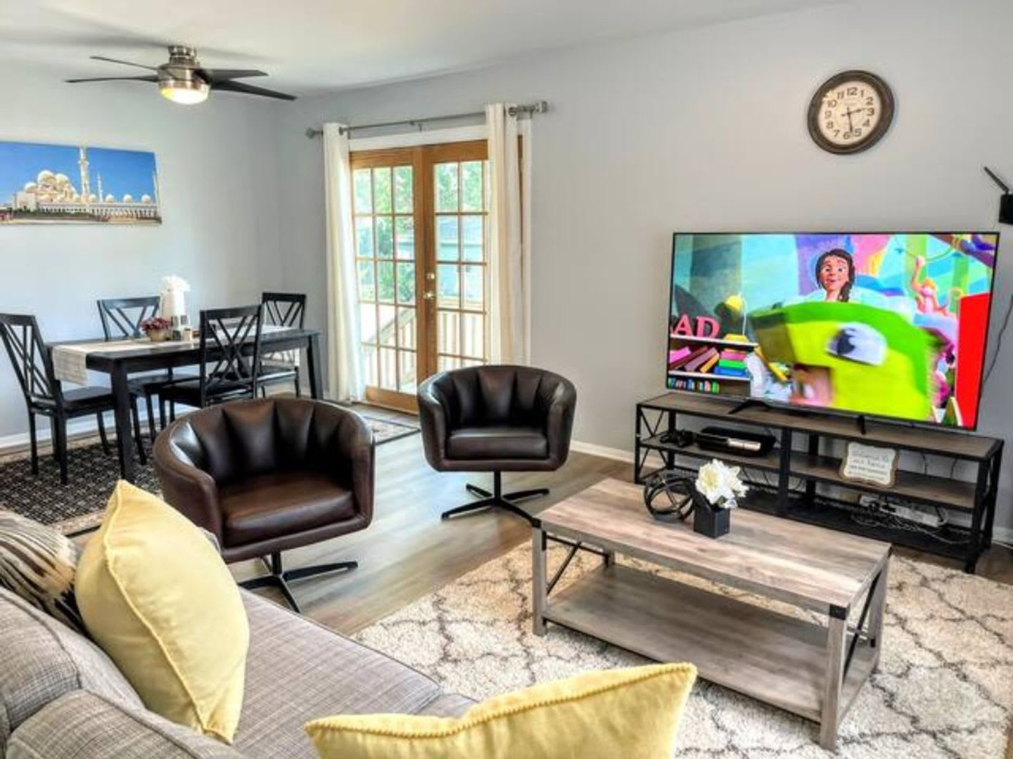 Ambient 5BR House in Pasadena – photo 1 of 19