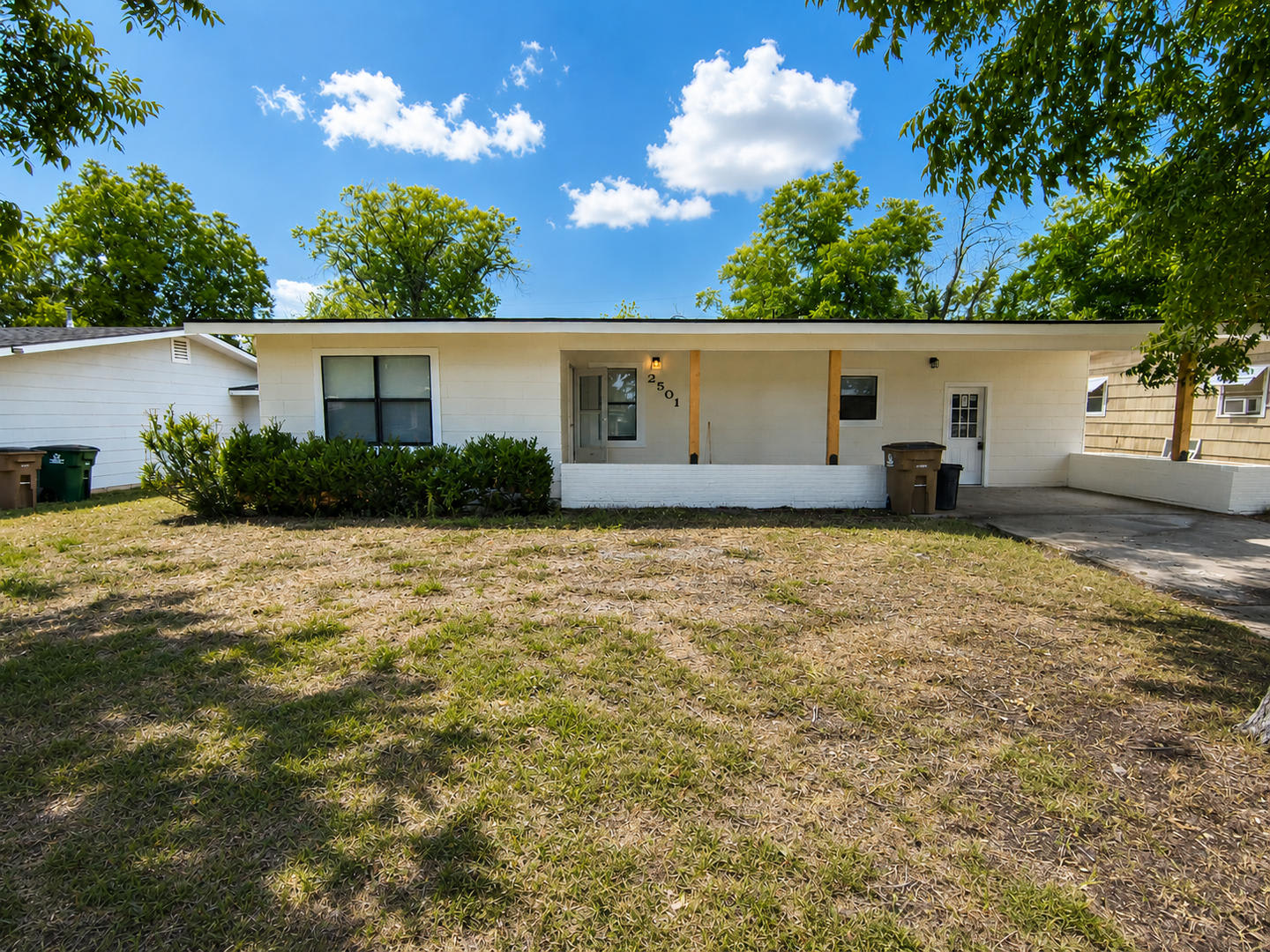 Charming, FULLY REMODELED 3 BED/1 BATH HOME AVAILABLE NOW! – photo 1
