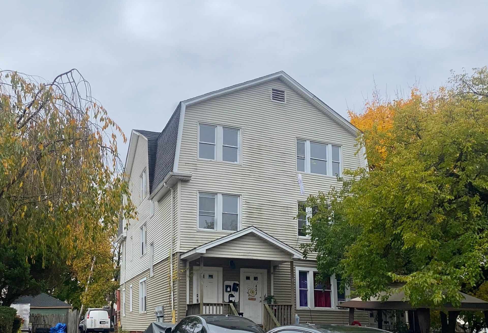 Newly Remodeled Spacious 3 Bedroom Apartment – photo 1 of 18