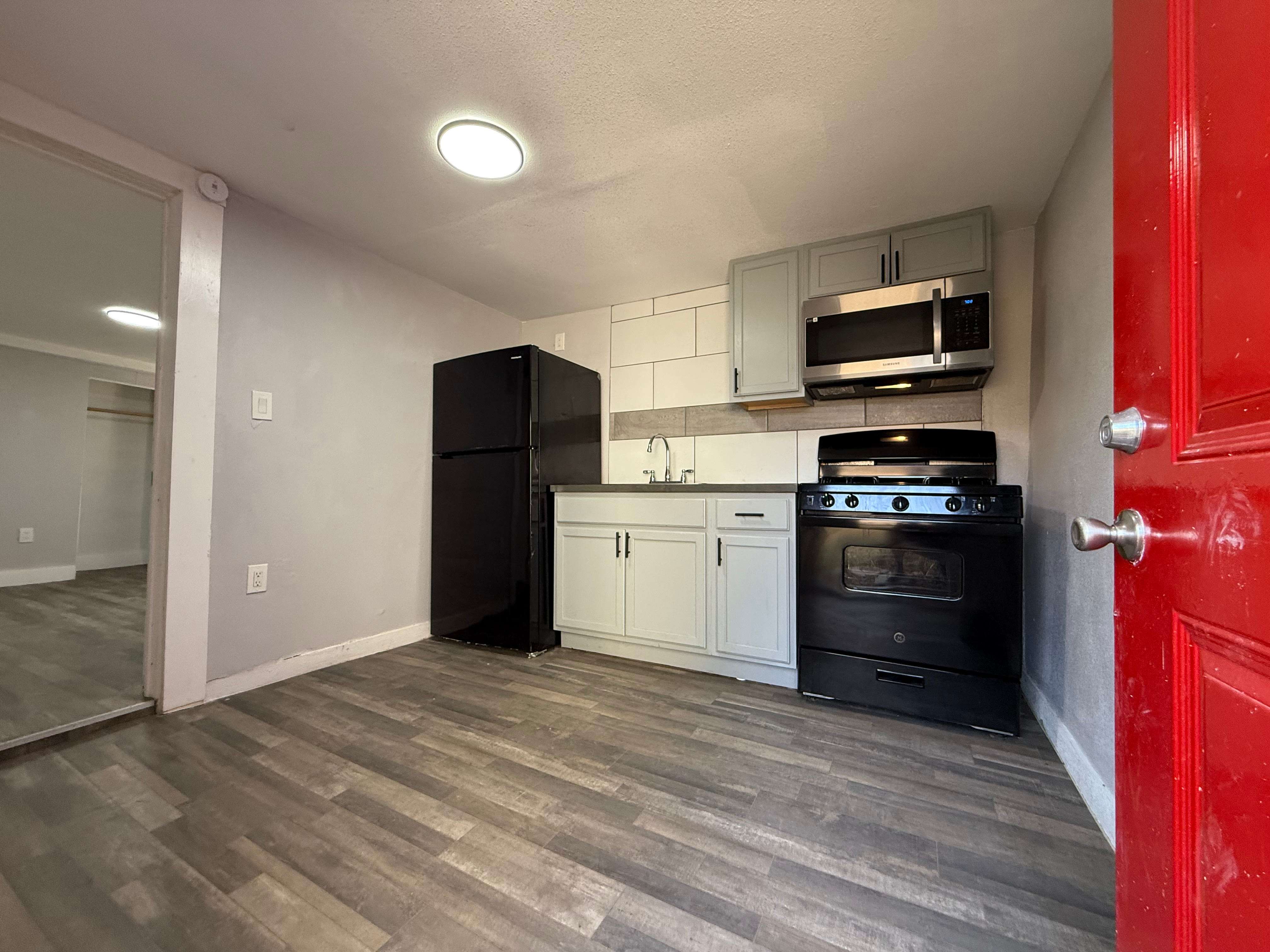 656 Riverside Dr – photo 1