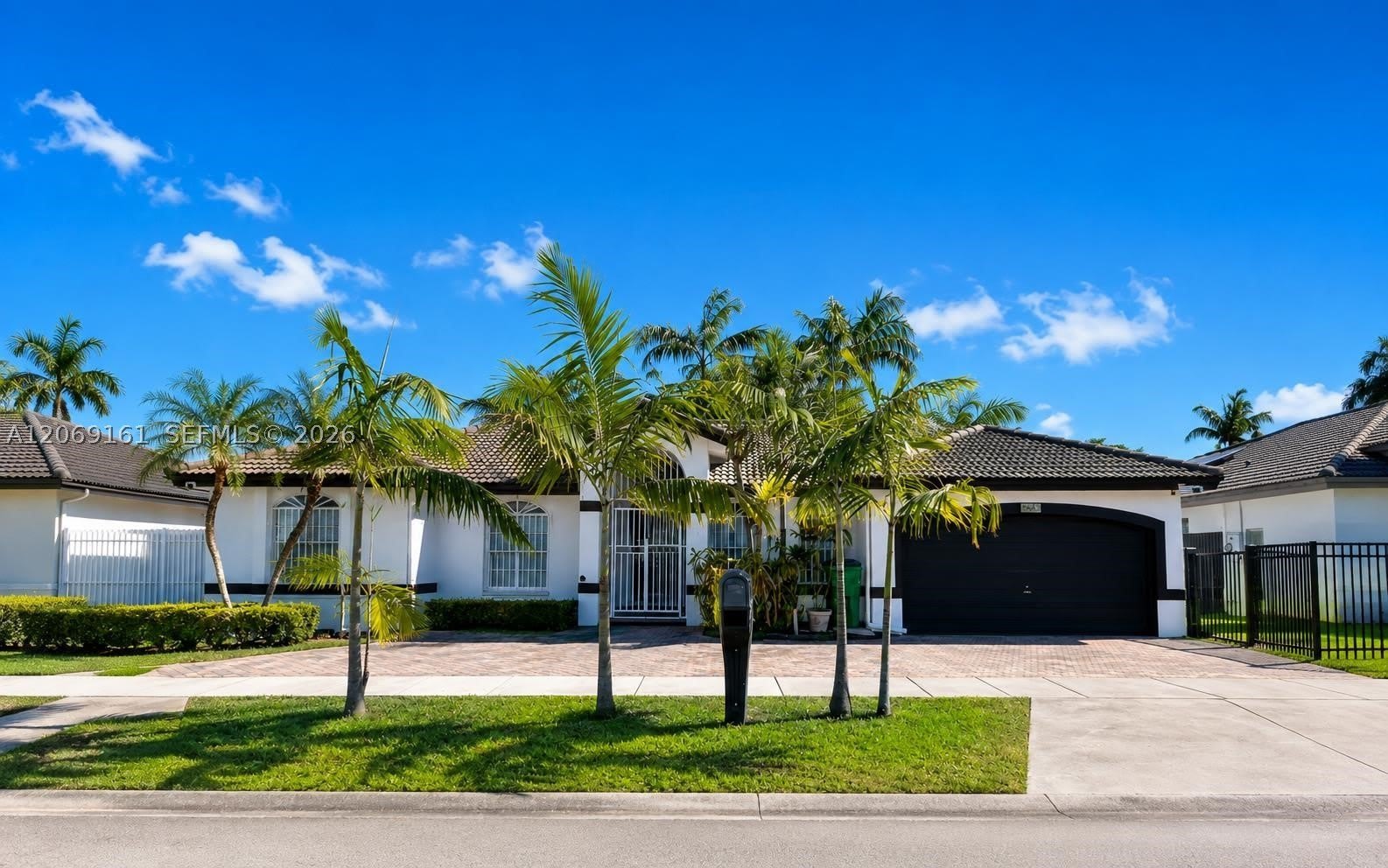 1063 SW 142nd Ave – photo 1