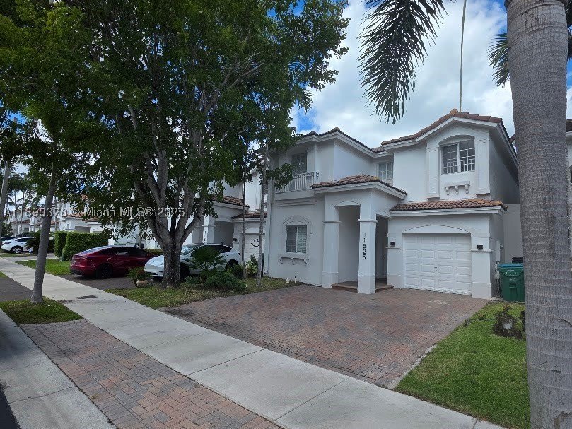 11525 NW 71st St – photo 1