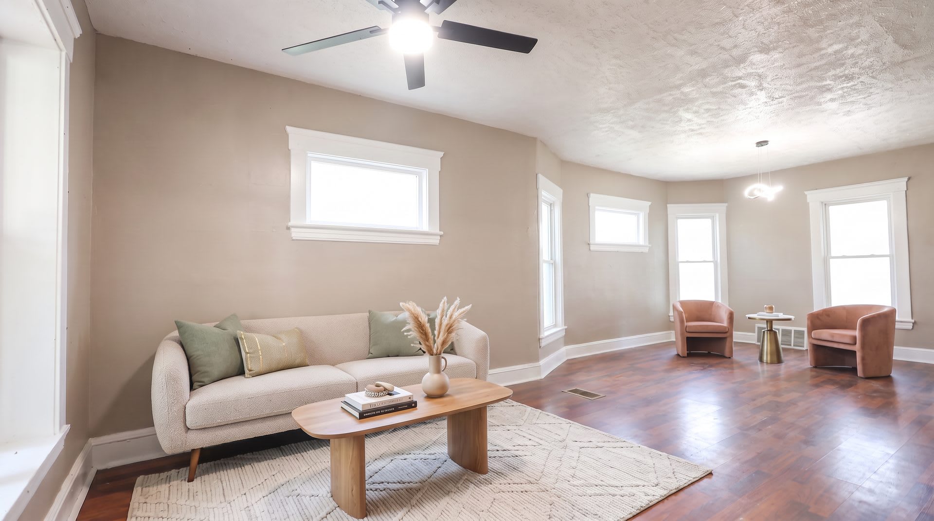 Welcome home to this freshly renovated 3-bedroom, 1-bathroom home on Cleveland’s West Side! – photo 1