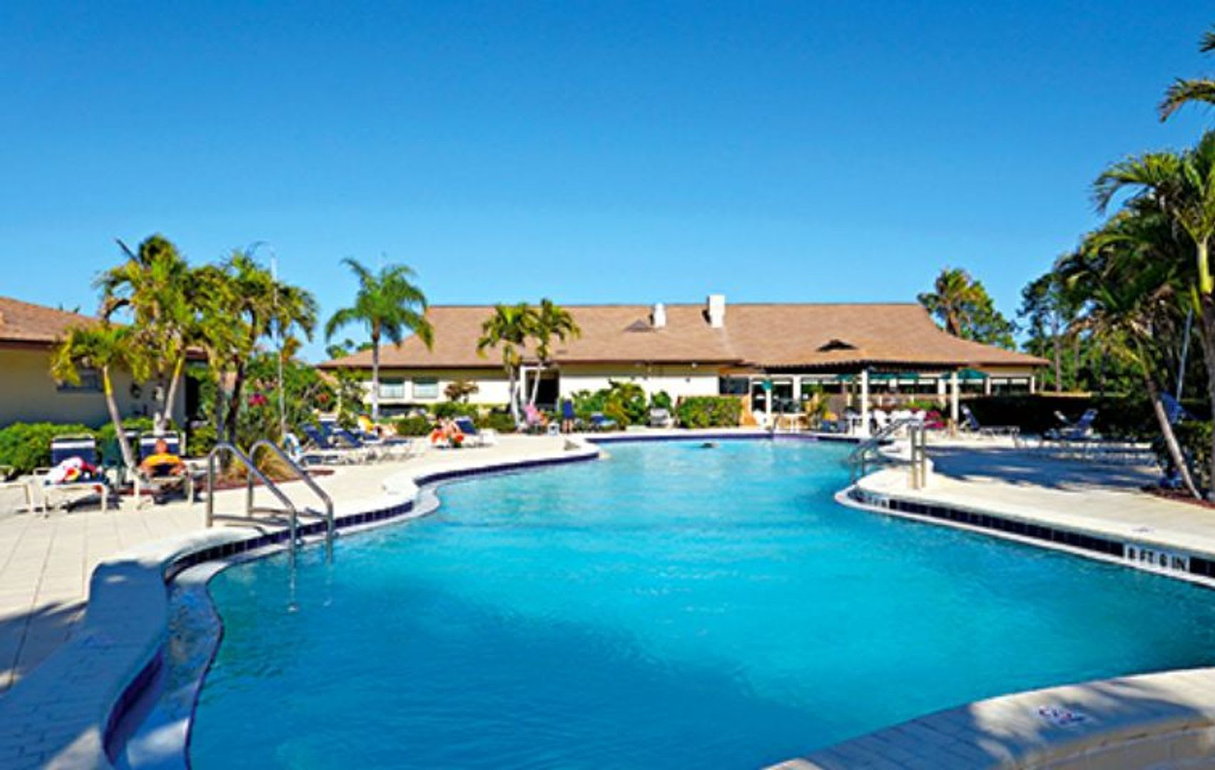 Play Golf Here Glades Country Club 2 2 Lovely Seasonal Or 6 Month 1 Day Available Tons Of Community Pools And Amenities Here Available December February And Then April Novembber – photo 1