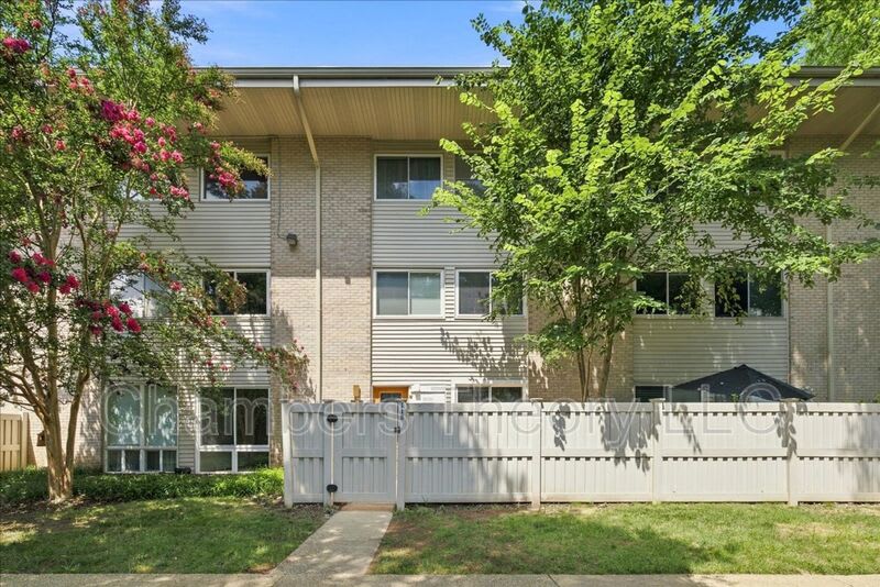 118 Haycock Rd – photo 1 of 279
