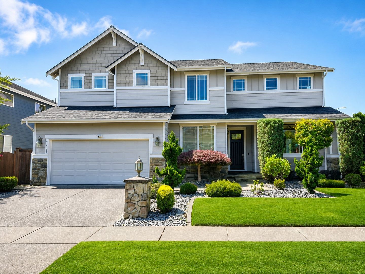 4Bd/2.5Ba Bothell Home – photo 1 of 40