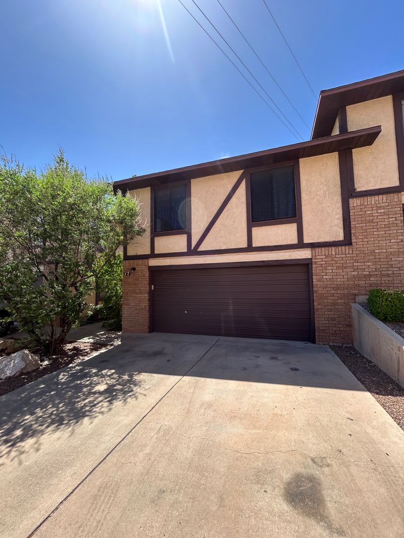 Available September 25th! 3 bed, 2.5 bath, 2 car garage for rent – photo 1