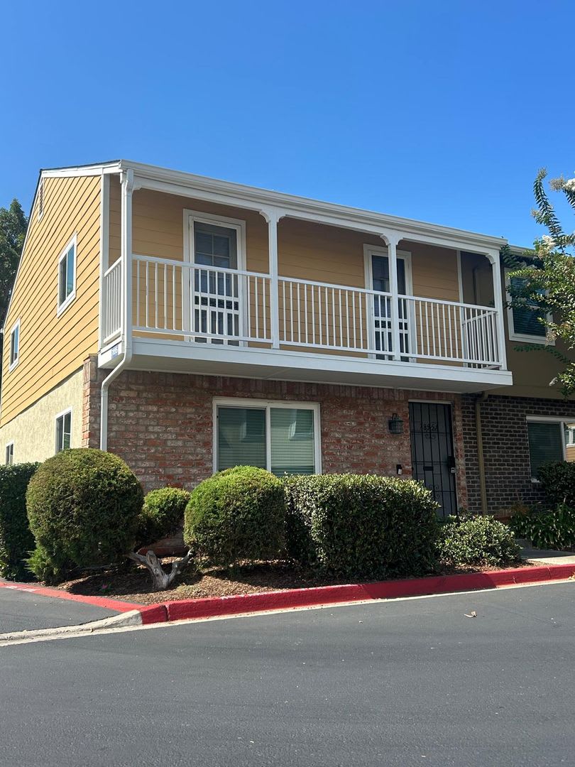 Fully upgraded 3 bedroom/1.5 Bath Two Story Condo! $3,745 – photo 1