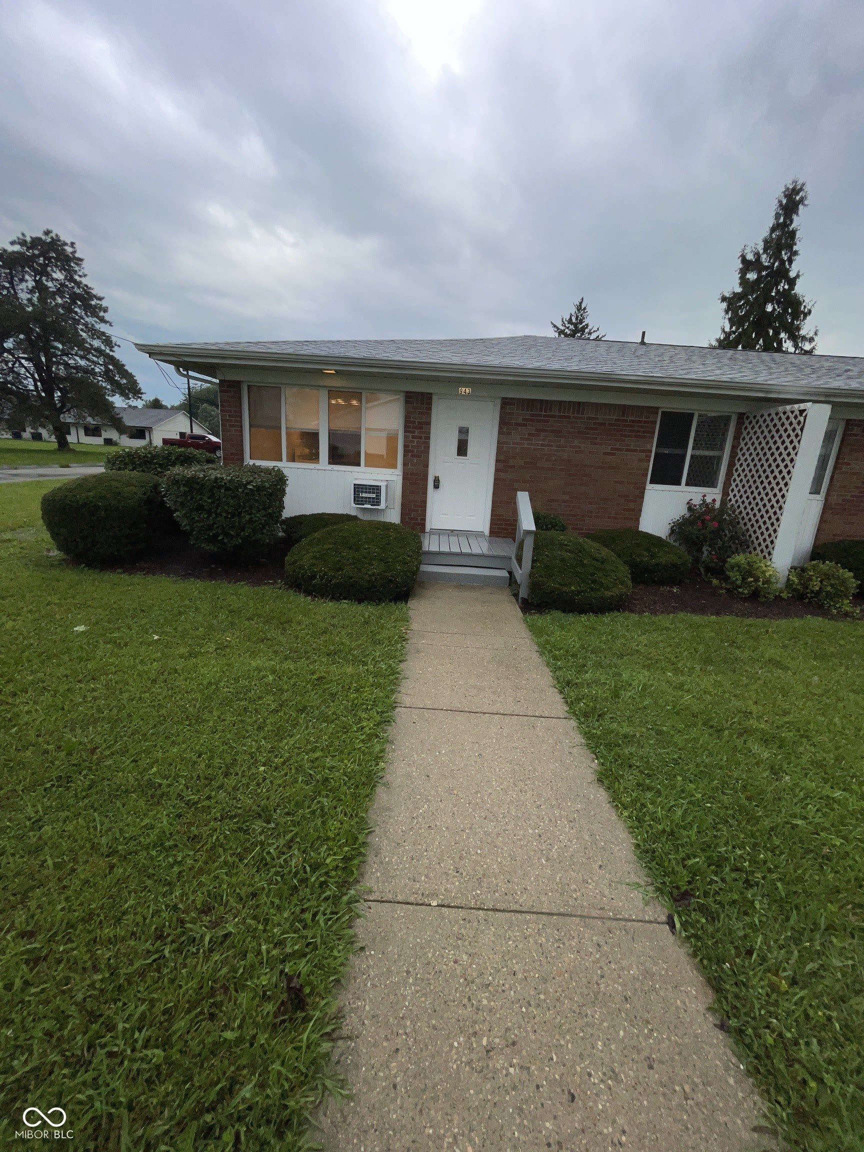 943 W Mckay Road – photo 1 of 16