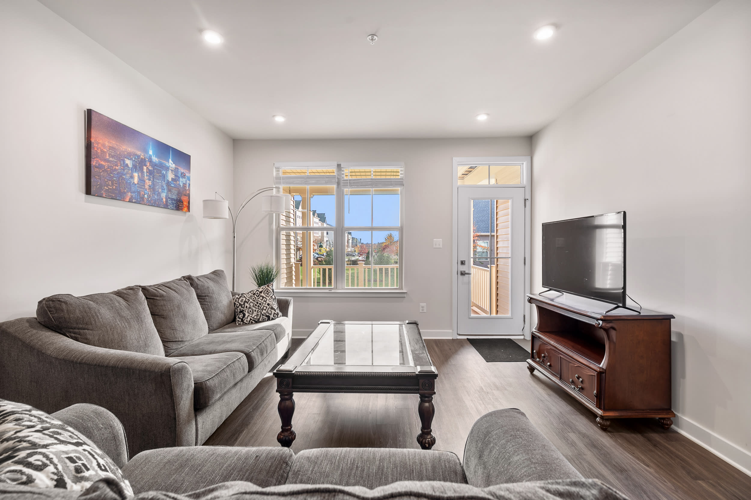 6147 Dock St – photo 1 of 29