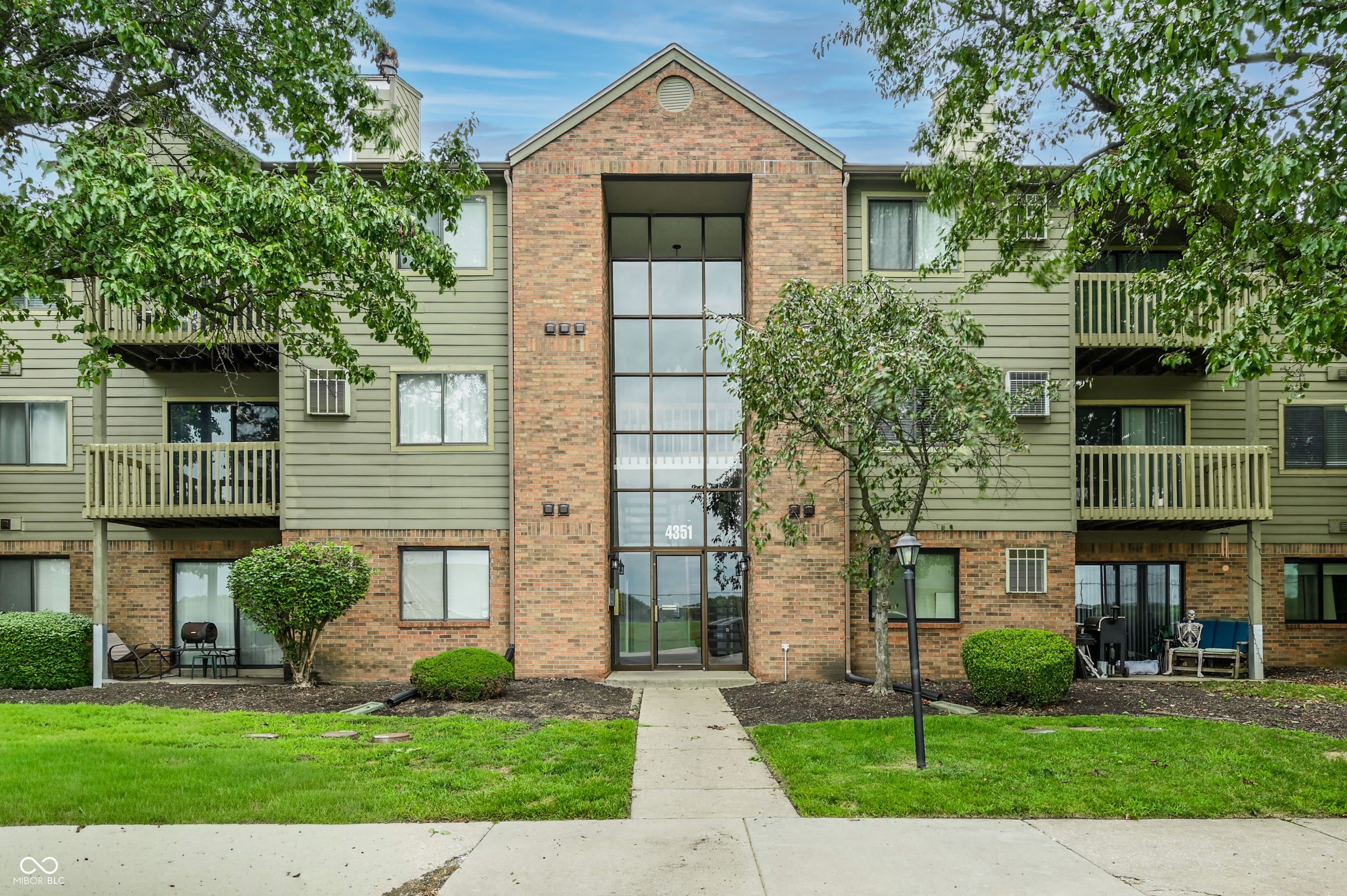 4351 Village Parkway Circle W – photo 1