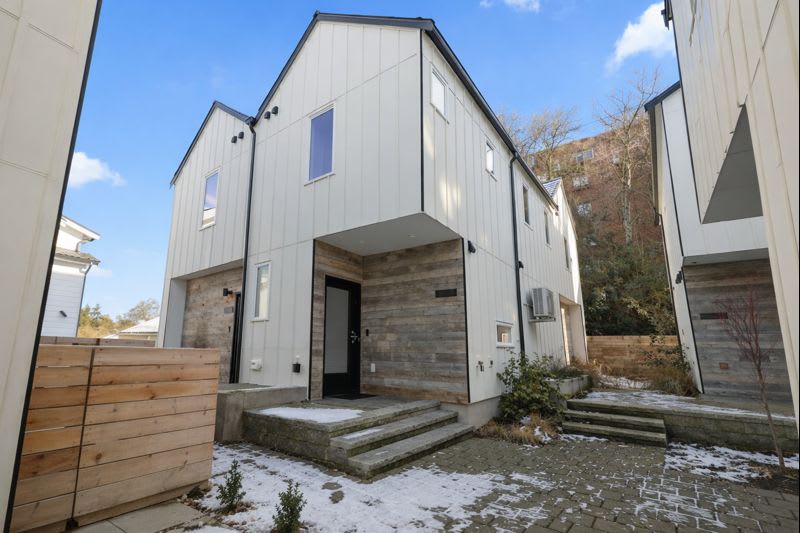 10350 Wallingford Avenue North – photo 1