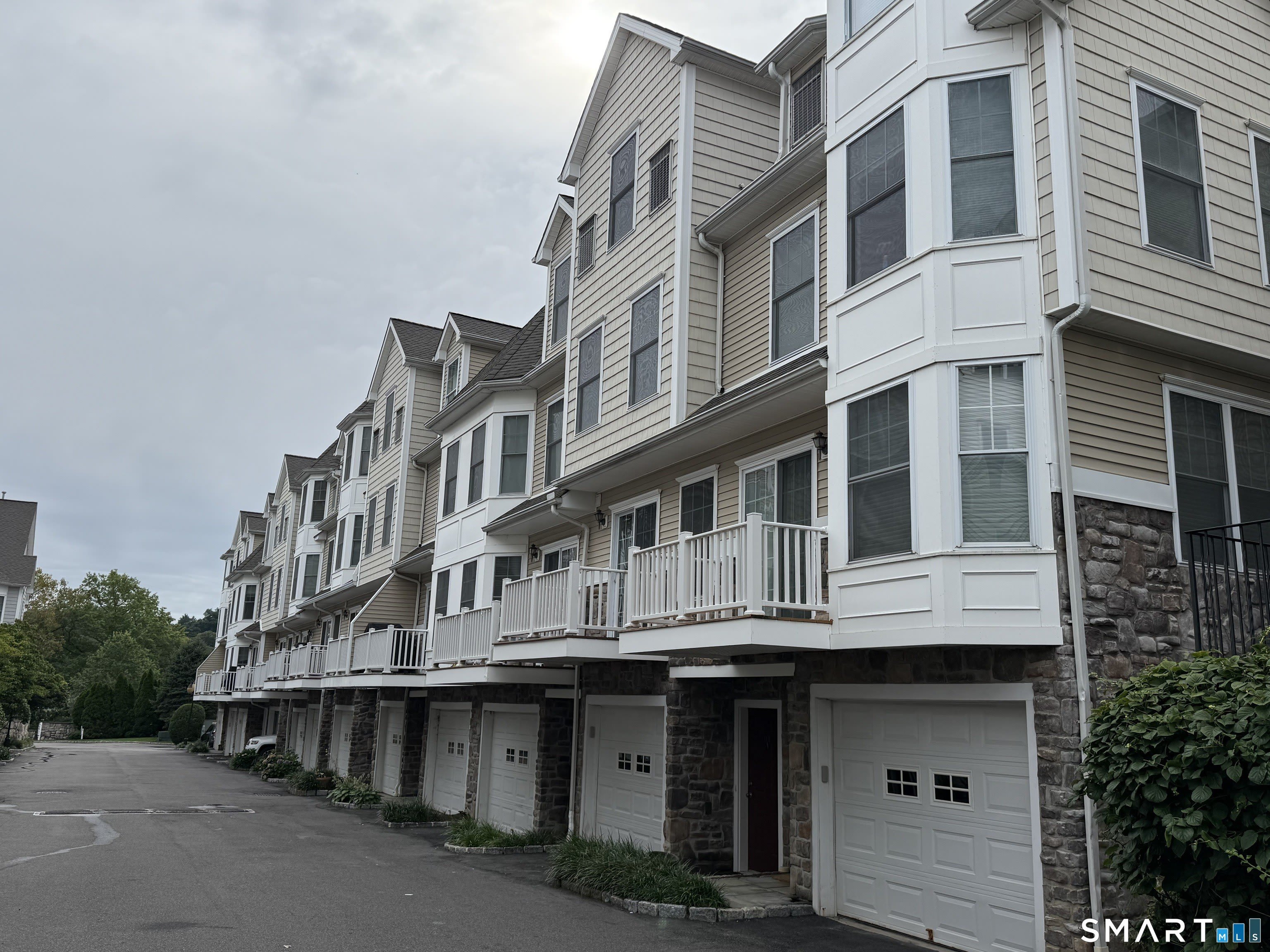 85 Camp Avenue – photo 1