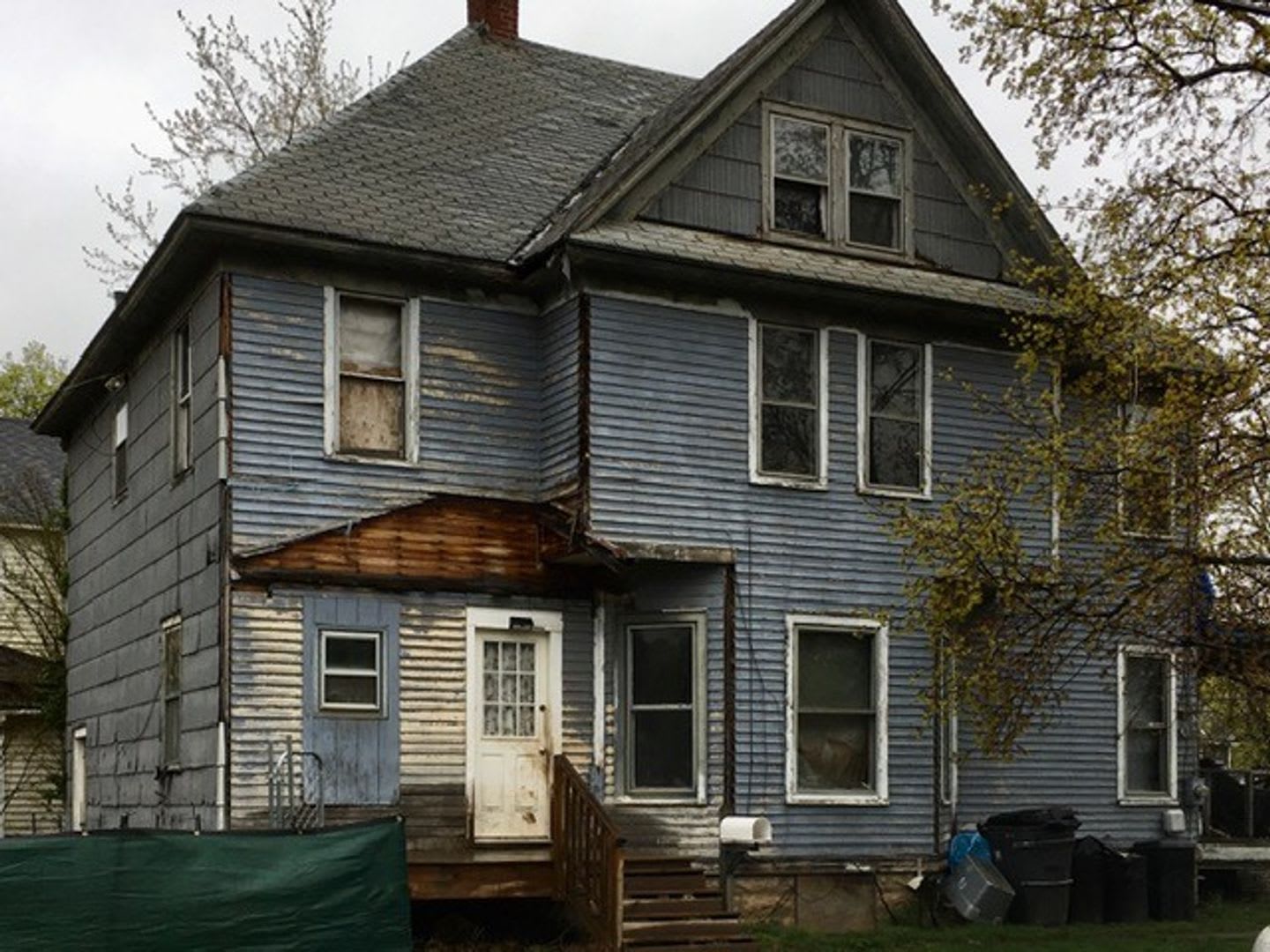 Value-Add, Multi-Story-Home in Newark – photo 1 of 3