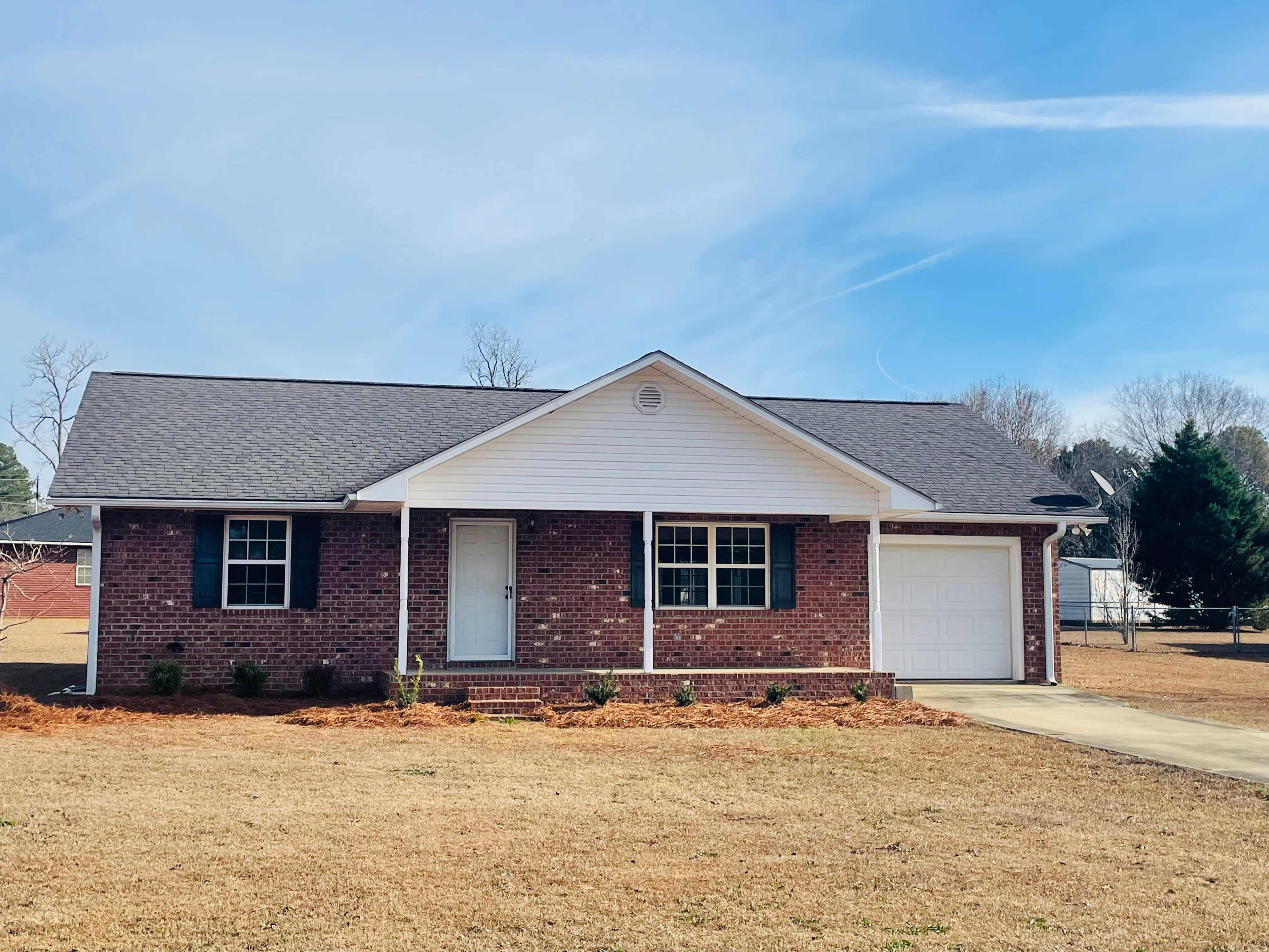 109 Lincoln Dr – photo 1 of 11
