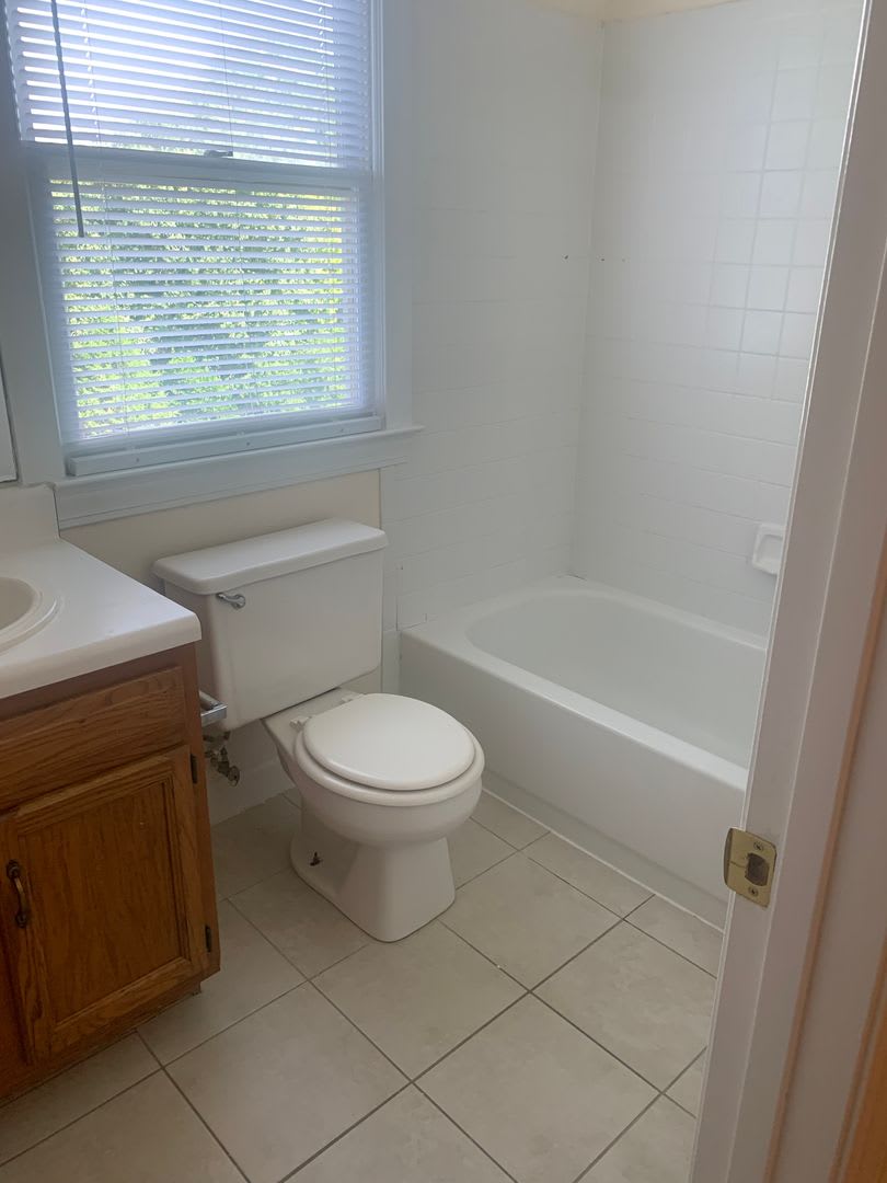 6133 Highcastle Court ~ Londonderry Townhome ~ Pets Negotiable ~ 3 brm~ 2 1/2 bath end unit – photo 1