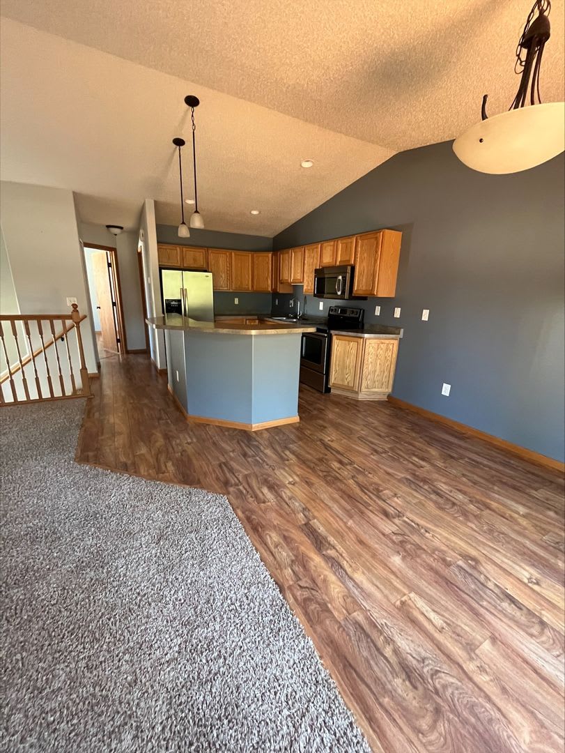 Heated Garage 3 Bed 2 Bath Twin Home – photo 1