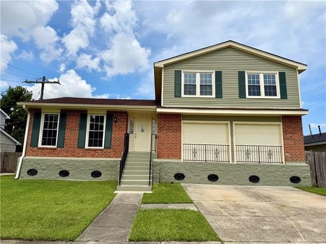 532 OAKWOOD Drive – photo 1 of 23