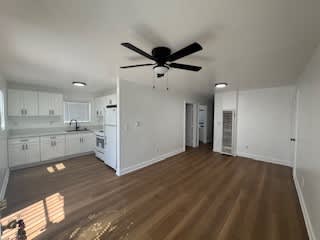 121 West Century Boulevard – photo 1