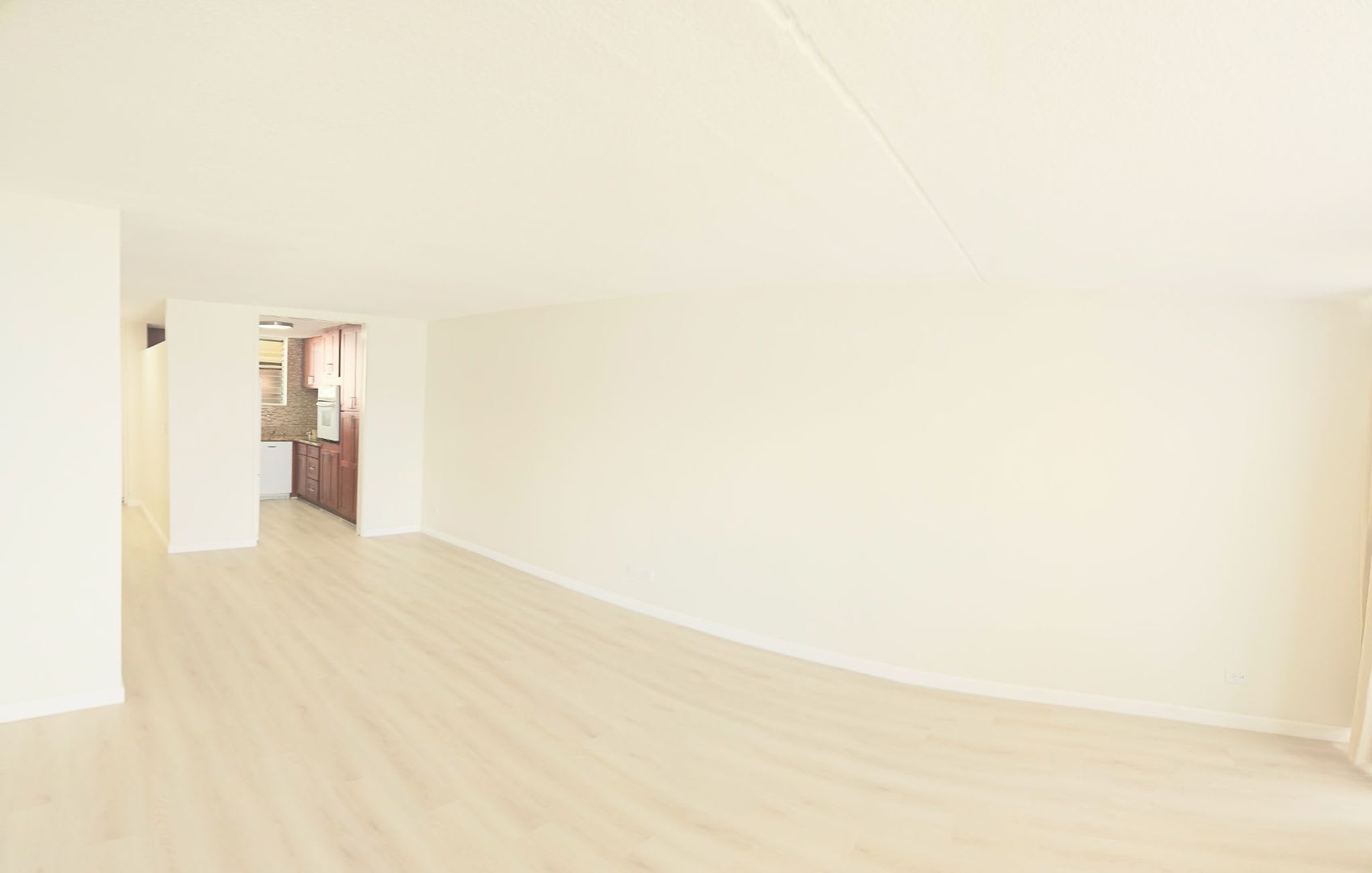 Stunning Newly Renovated 2BR/2BA Condo in Waikiki with Ocean & Mountain Views – photo 1