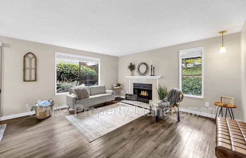 1504 NE 72nd St – photo 1 of 6