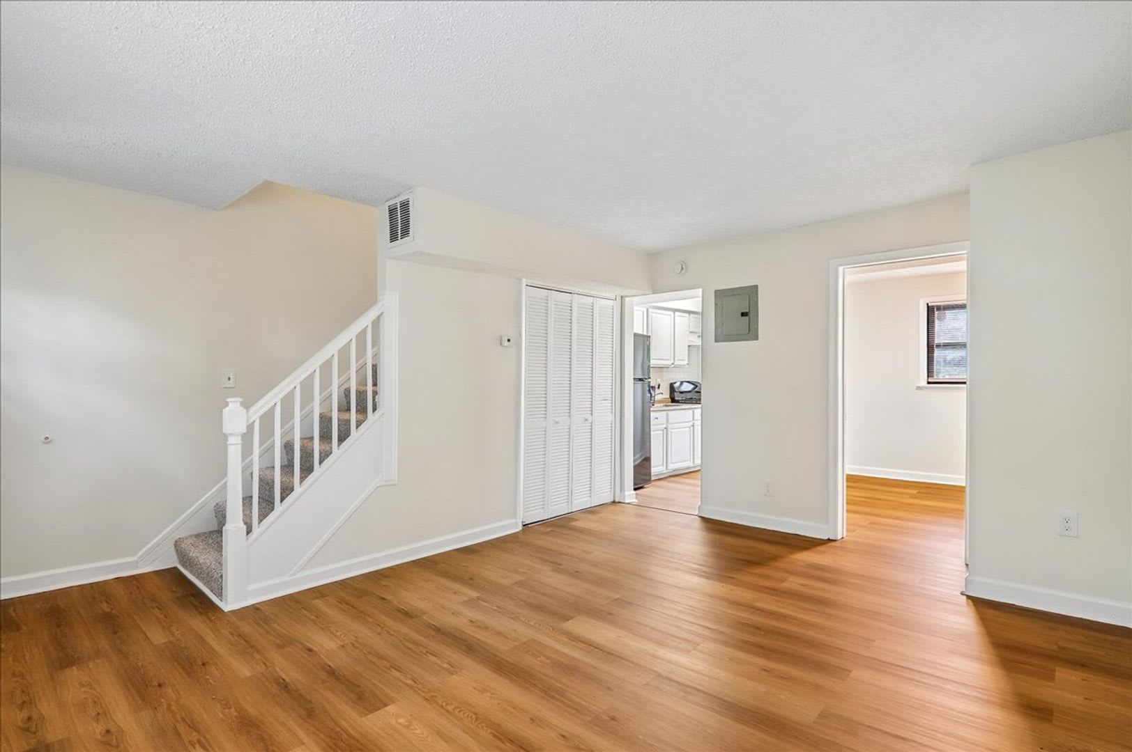 Lovely 3-Bedroom 1 bath End Unit townhome in Deanwood – photo 1