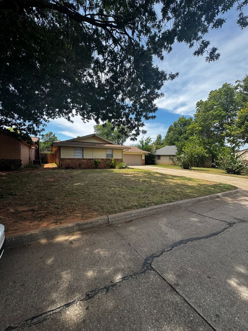 (3) Bed/(2) Bath with (2) Living Areas in MWC Avail NOW! – photo 1