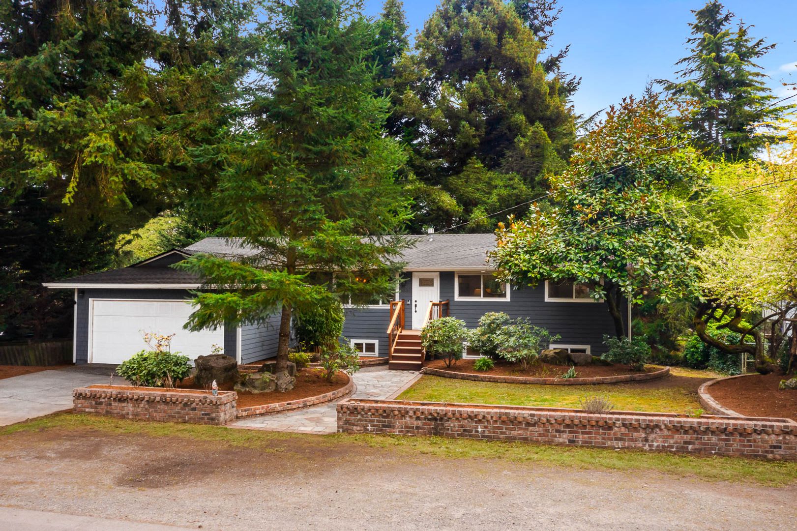 Beautifully Remodeled in Kenmore- Pet Friendly with Oversized Backyard – photo 1
