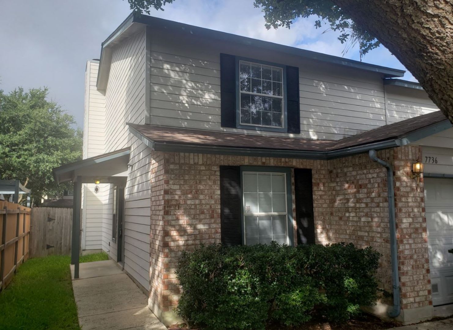 Medical Center! Available NOW! IMMACULATE well-maintained 3BD/2.1BA Townhome – photo 1