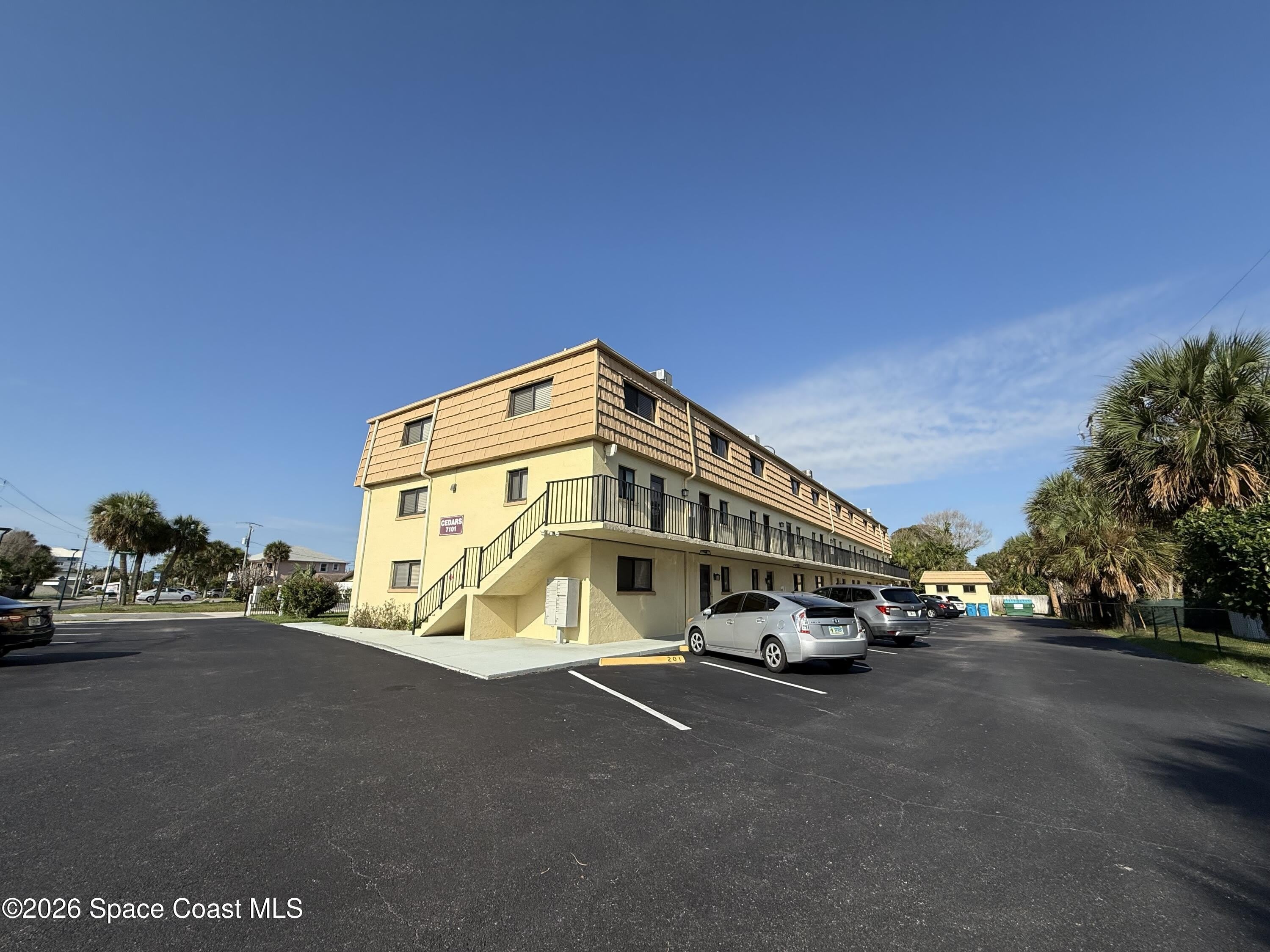 7101 Ridgewood Avenue – photo 1