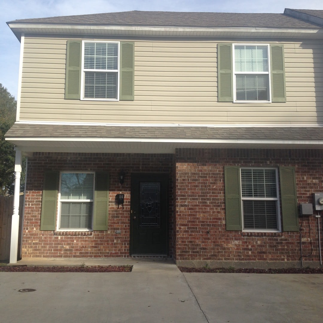 3 BDRM TOWNHOUSE IN BROUSSARD – photo 1 of 12